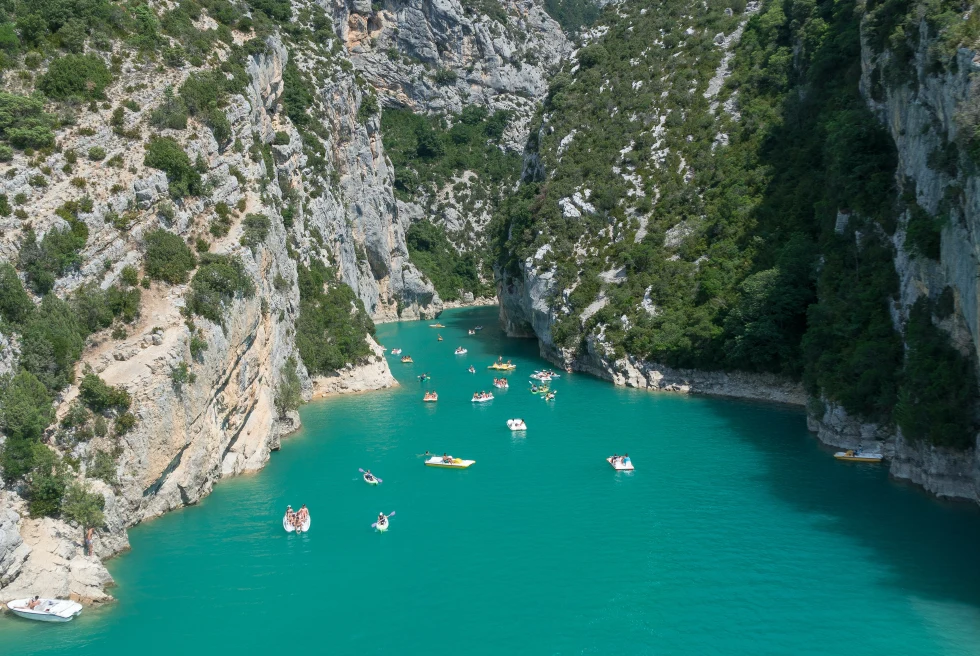 People kayaking, paddle boarding and boating in the Gorges du Verdon in France