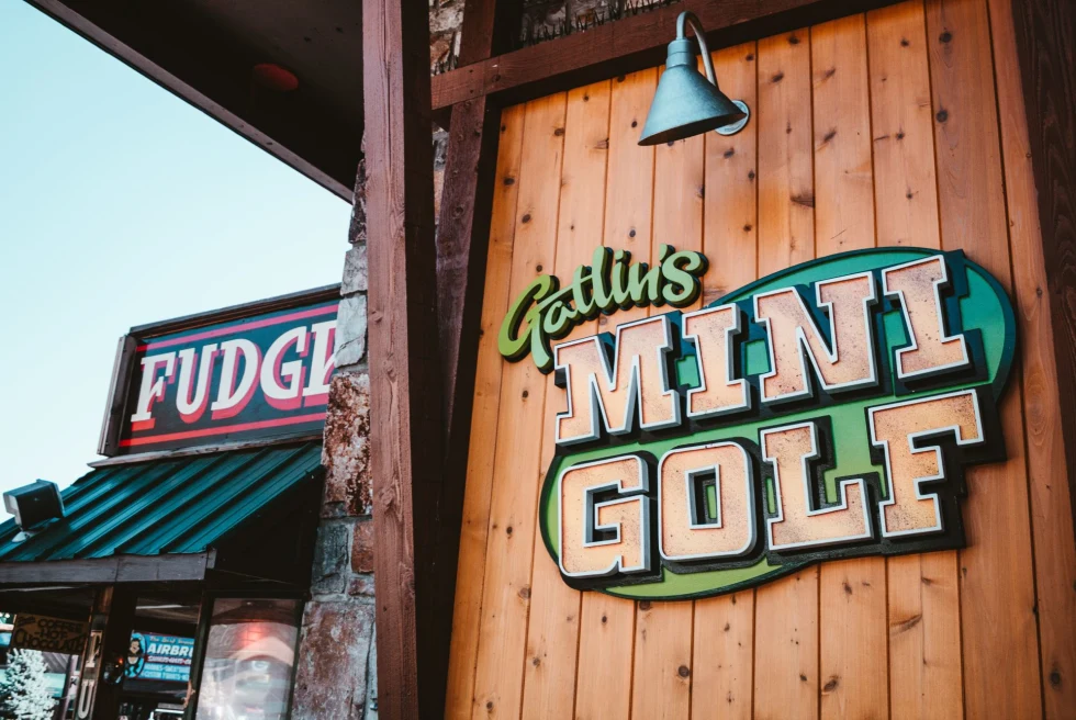 wooden mini golf and fudge sign