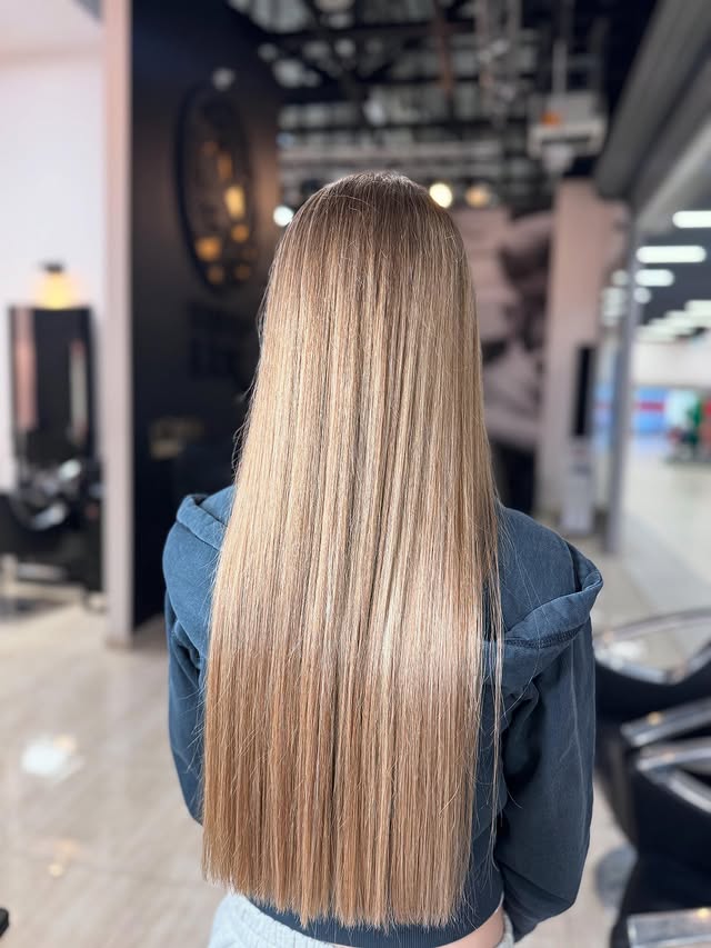 ✨ Natural hair before and after? Spectacular cool blonde and beautiful smoothing with @lorealpro 💇🏼♀️
Healthy, shiny, and classy! 🤍
By: Natalia ✂️ instagram-image4