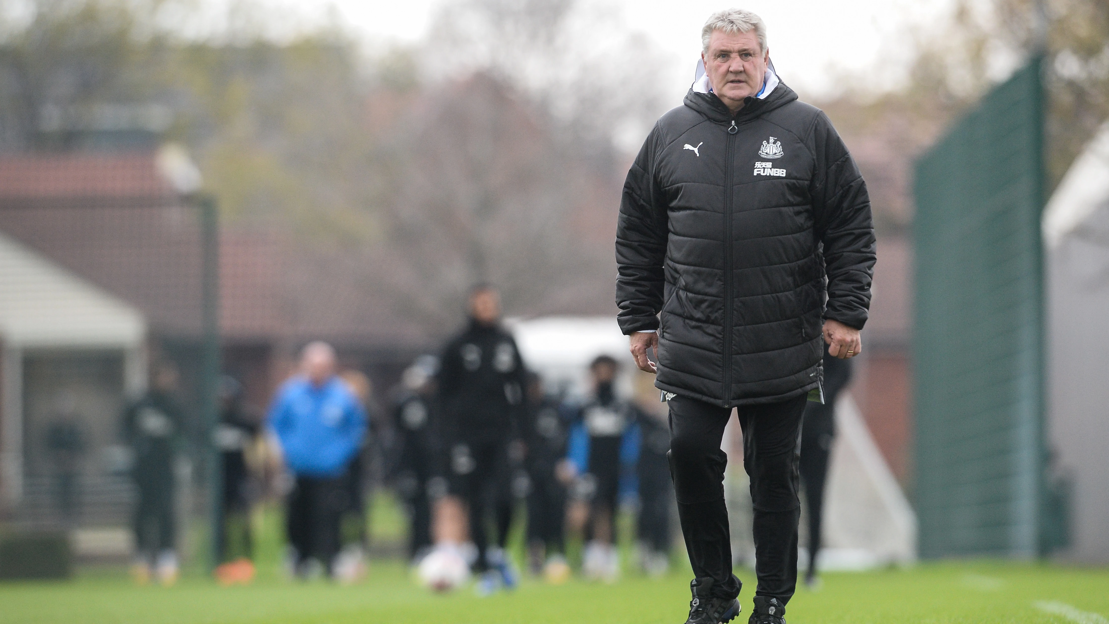 steve-bruce-walk-out-training