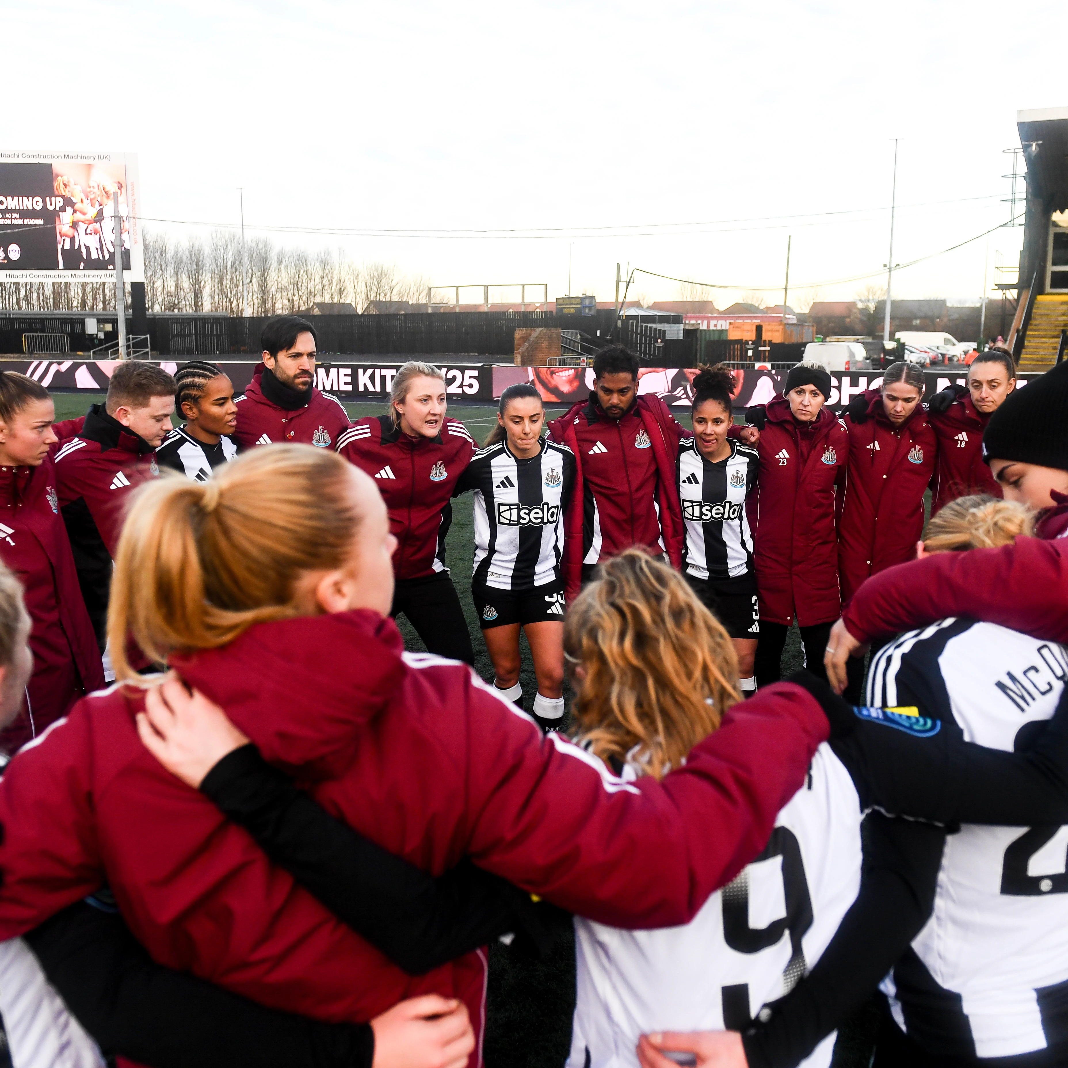 19 Team Huddle FT