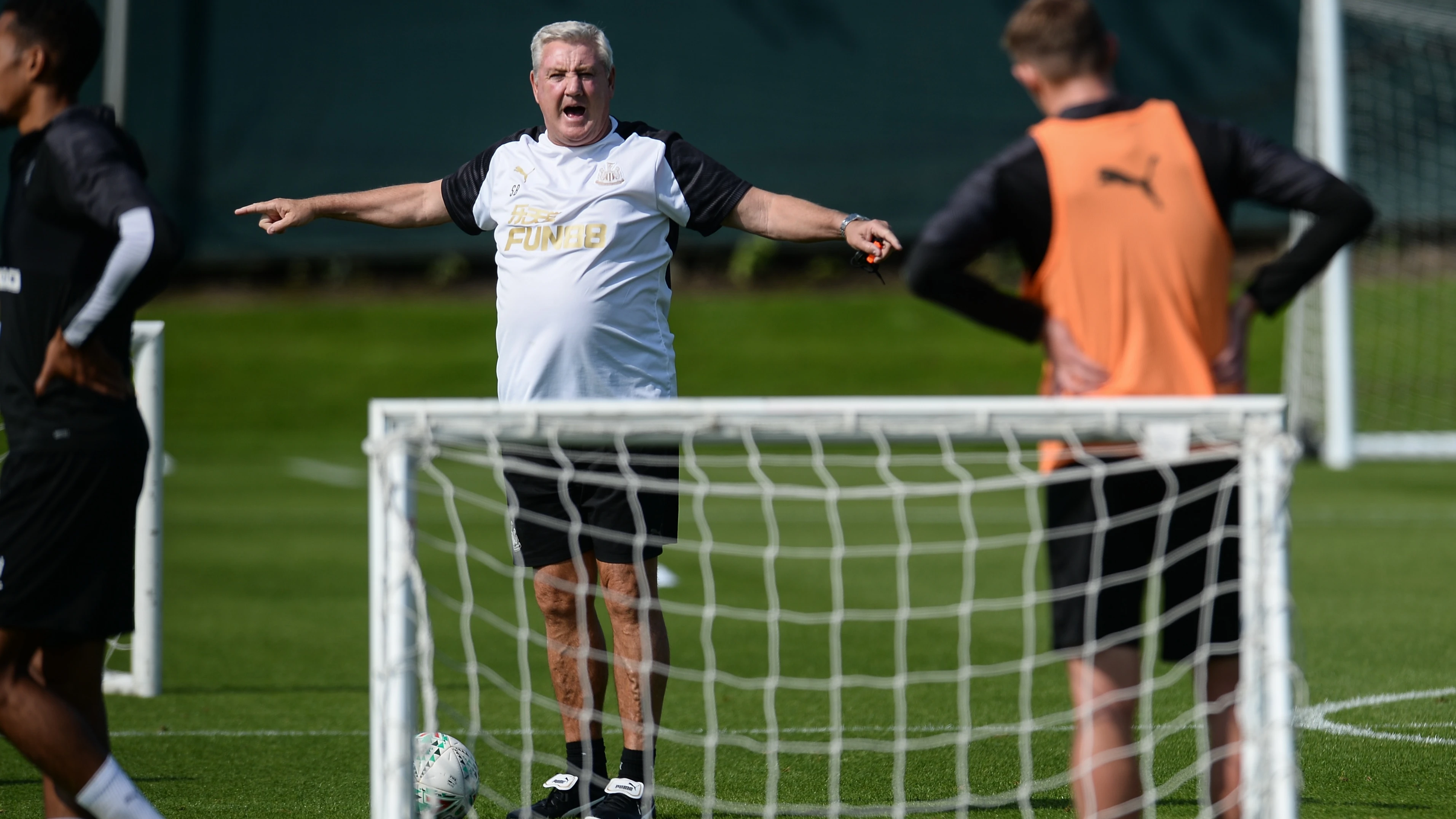 steve-bruce-training-leicester