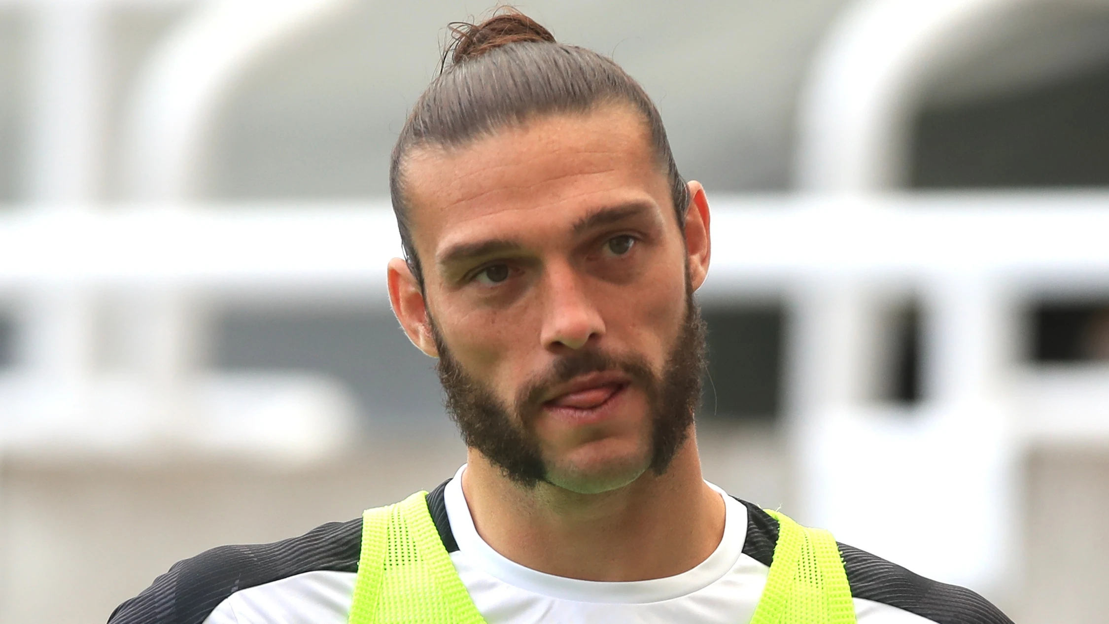 andy-carroll-warm-up