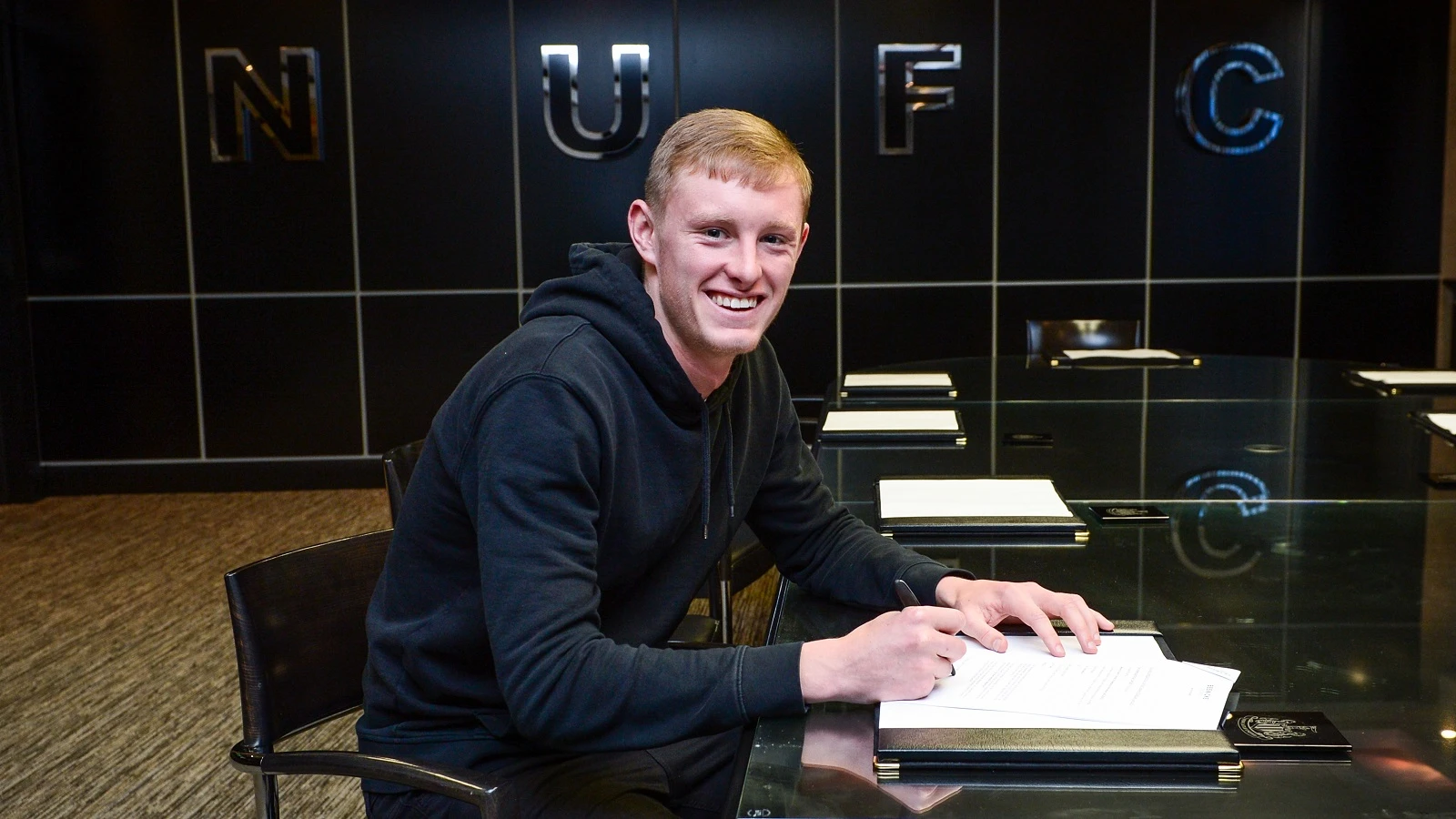 20181108-sean-longstaff-contract