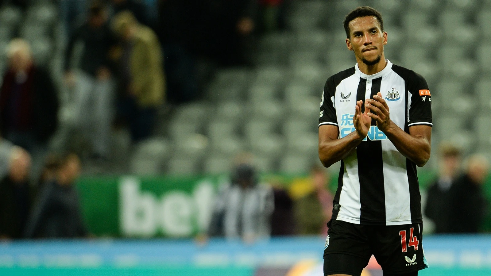 isaac-hayden-clapping-fans