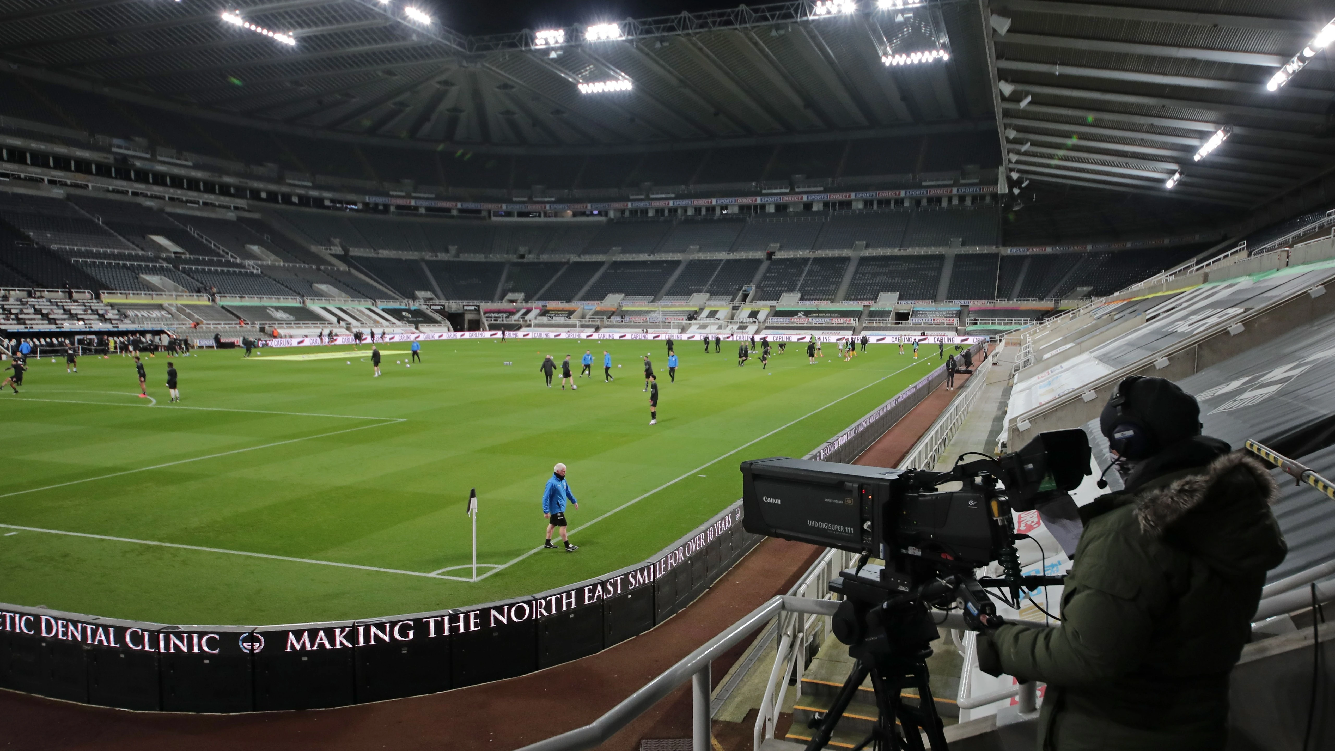 tv-camera-st-james-park-night