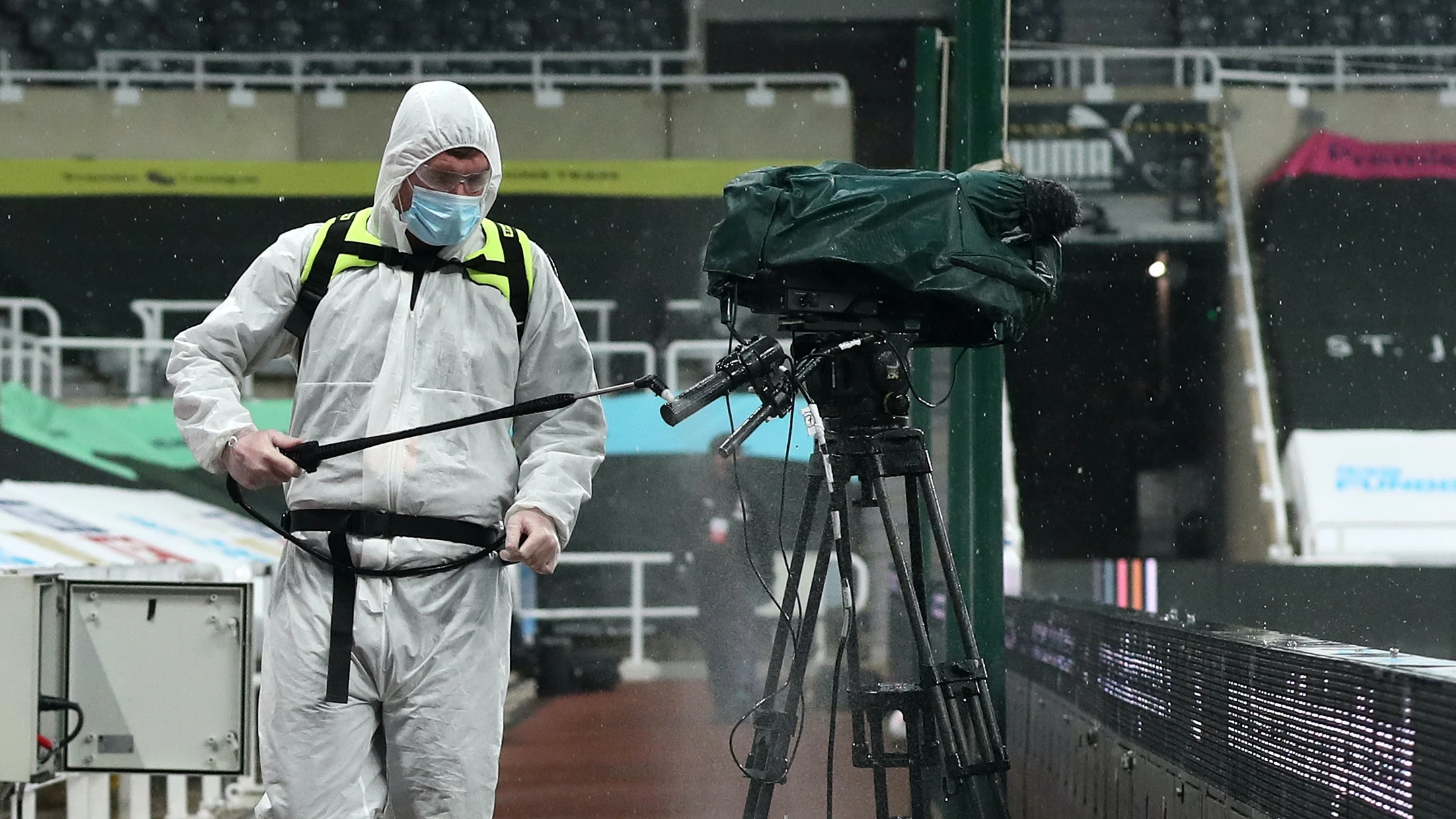 20201026-television-camera-at-st-james-park