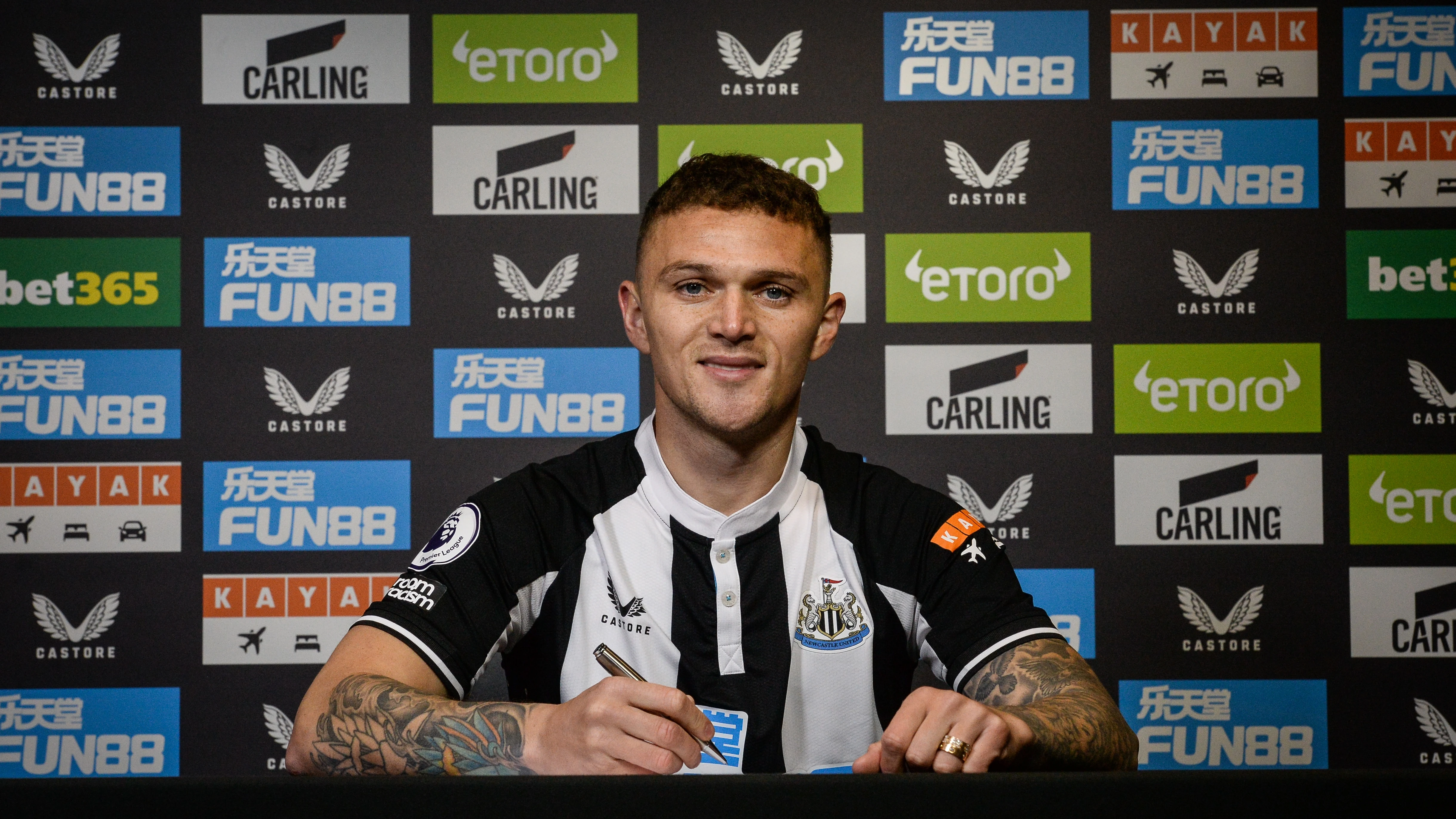 kieran-trippier-signs-contract