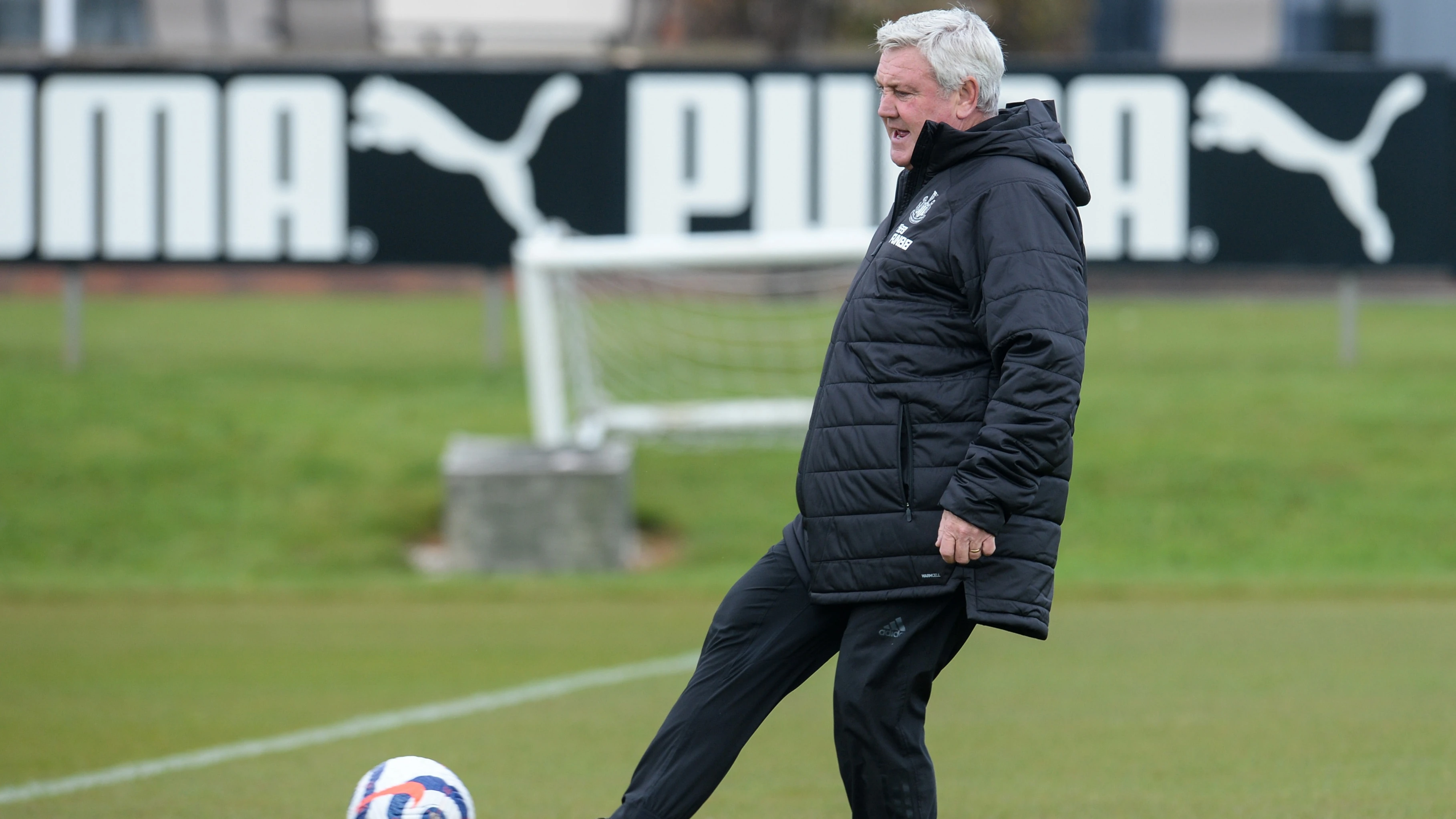 steve-bruce-kick-training