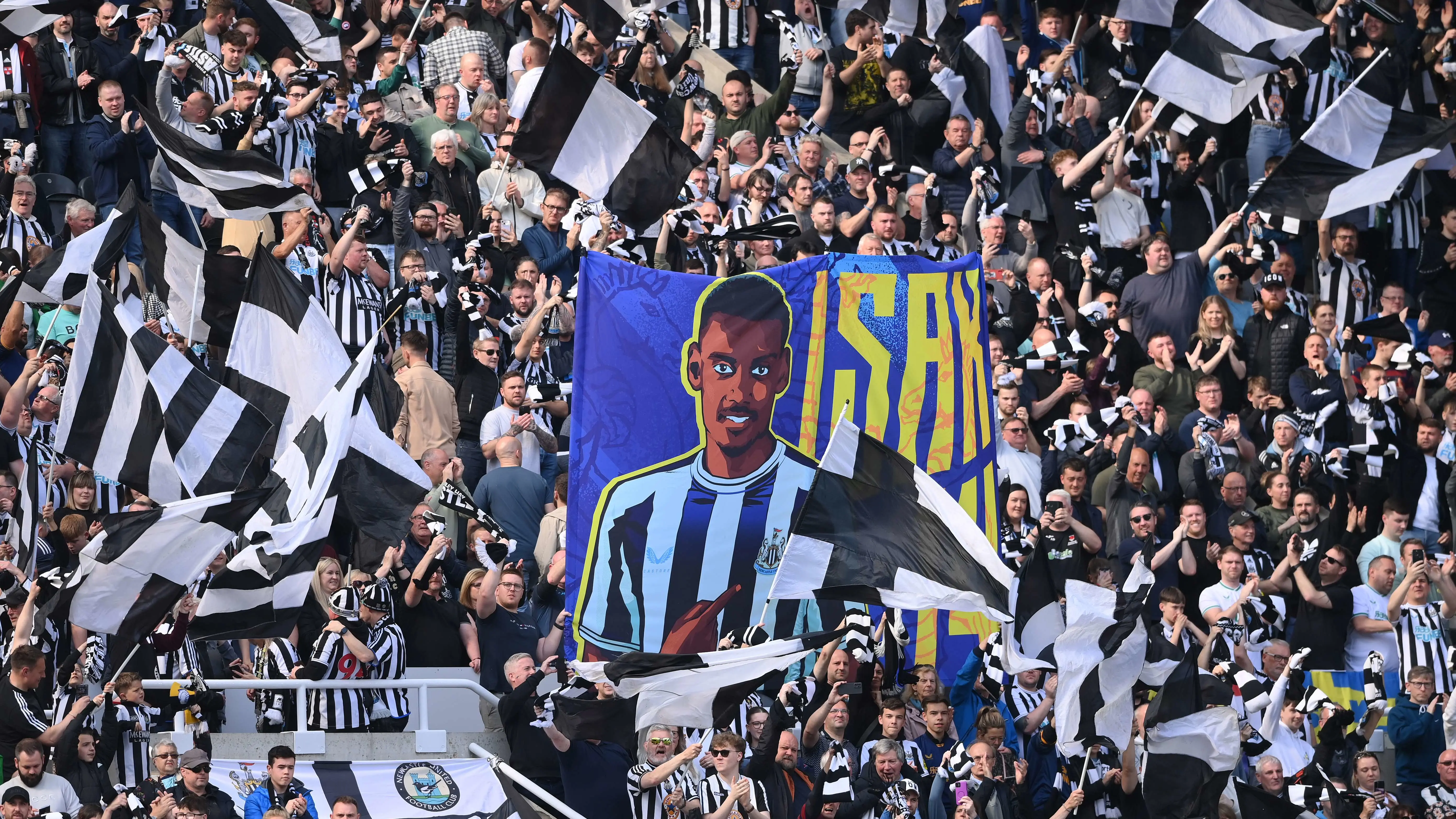 alexander-isak-flag-arsenal