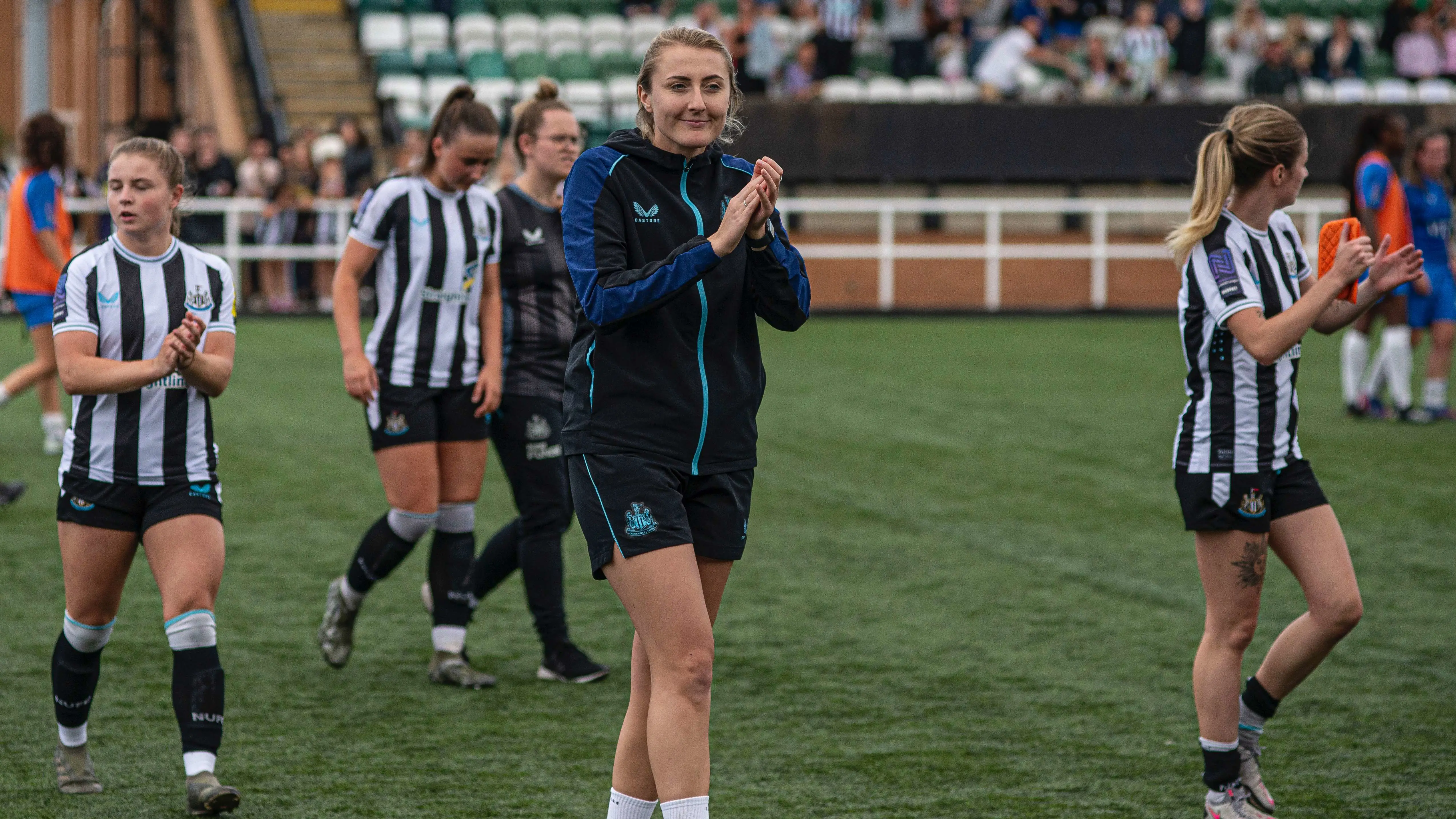 becky-langley-applauds-fans-stockport