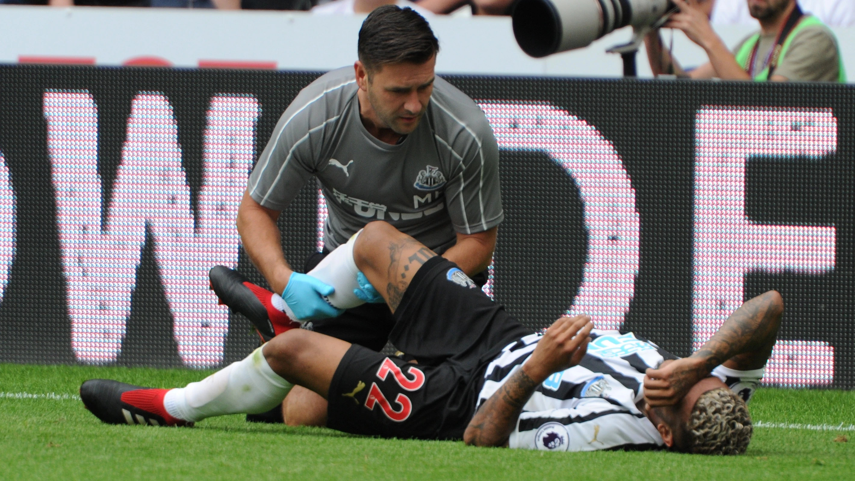 deandre-yedlin-injury-tottenham