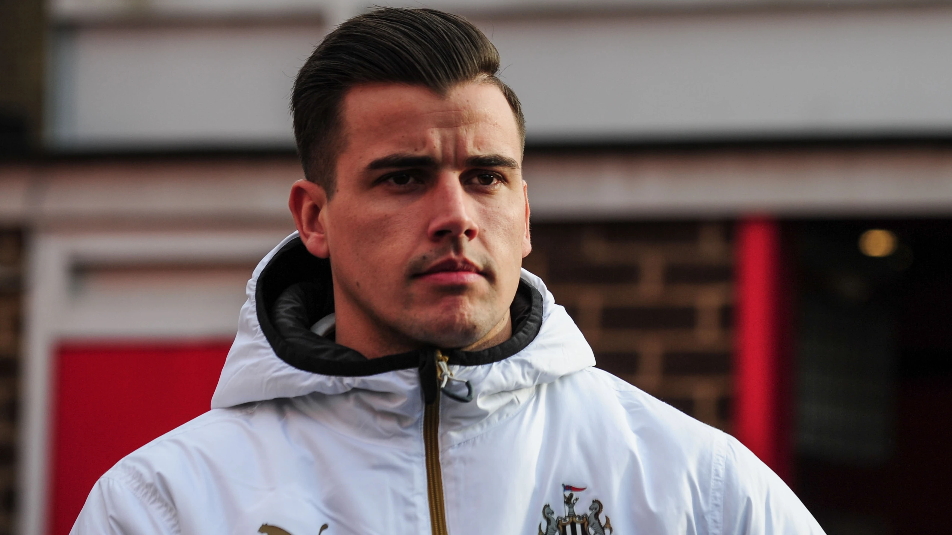 karl-darlow-arrives-brentford