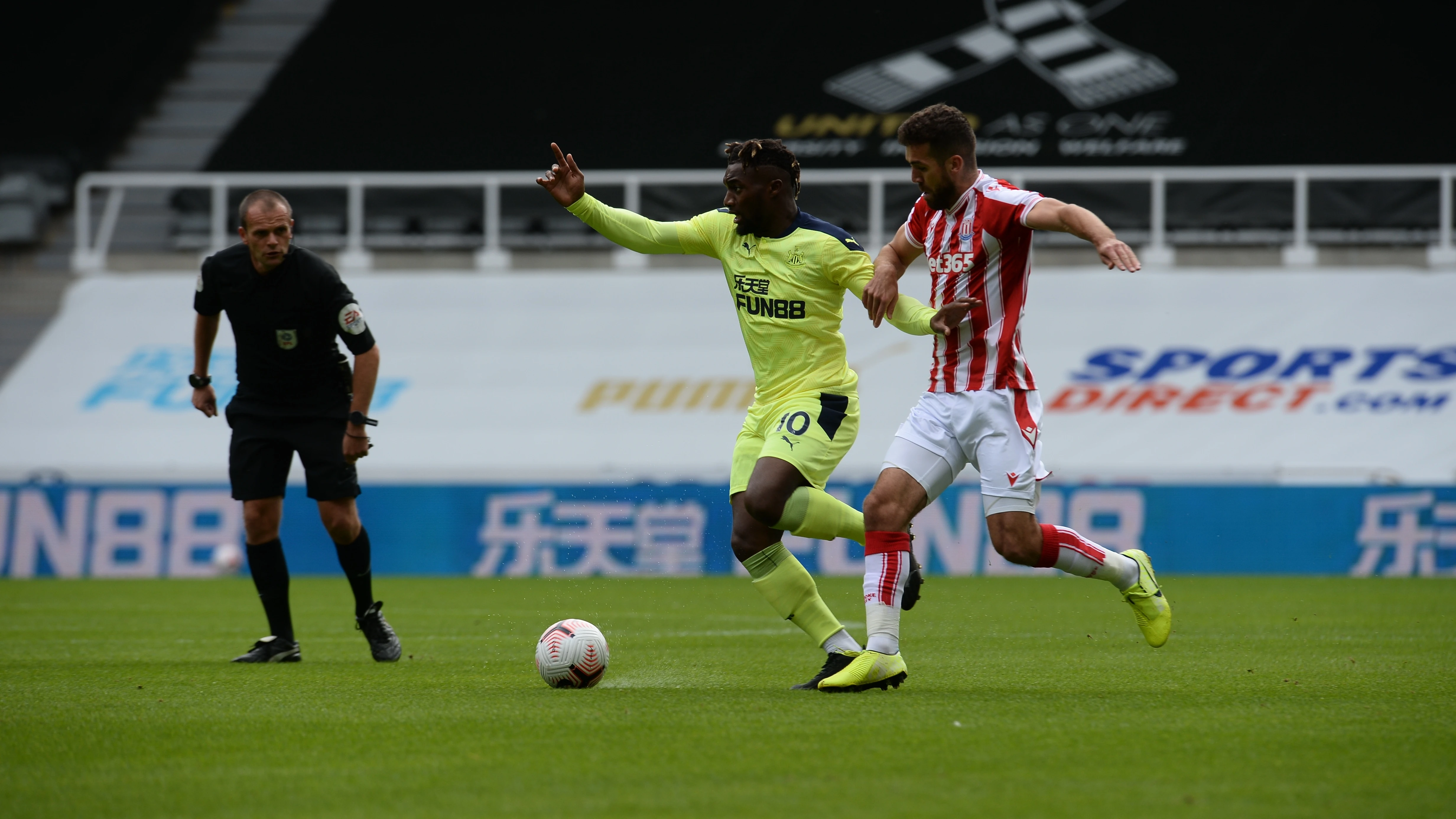 allan-saint-maximin-stoke