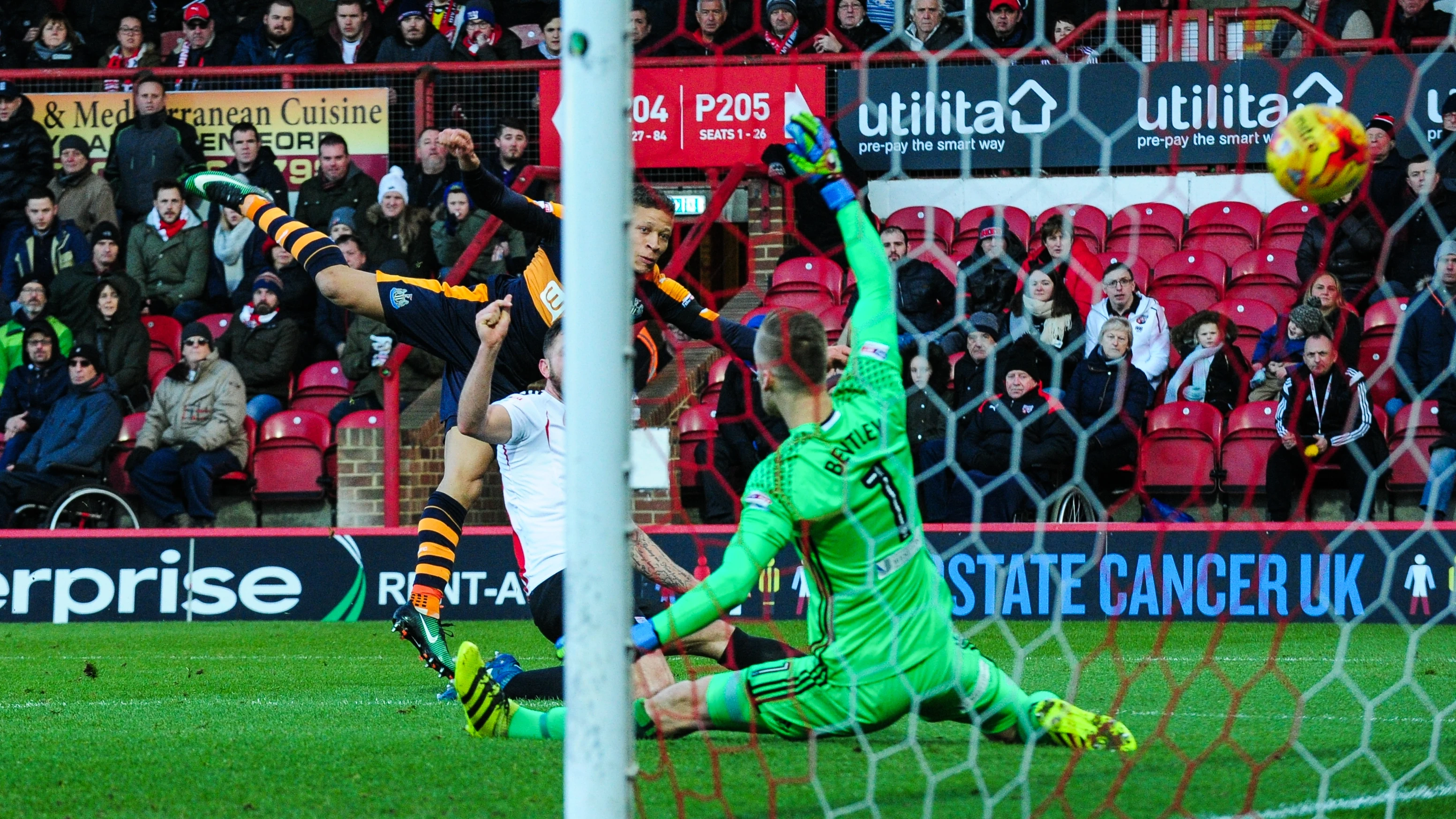 dwight-gayle-goal-brentford