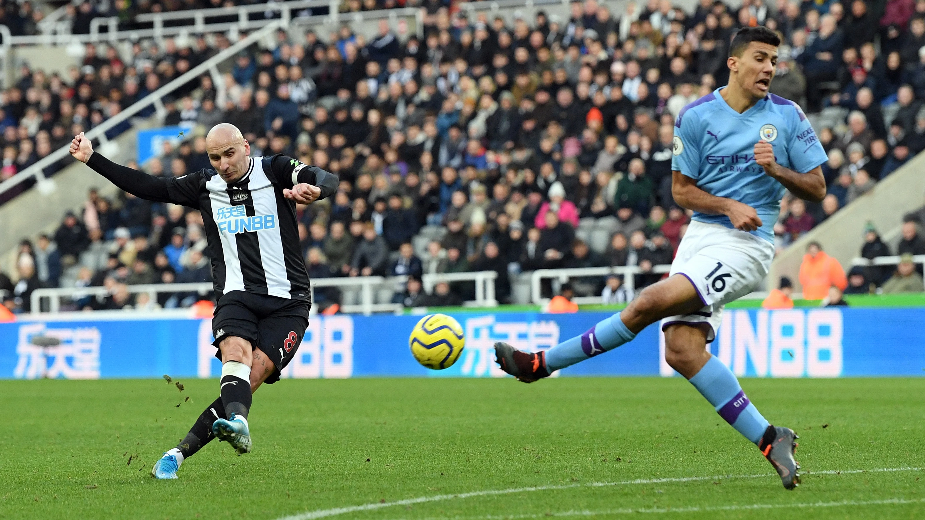 jonjo-shelvey-goal-man-city-home