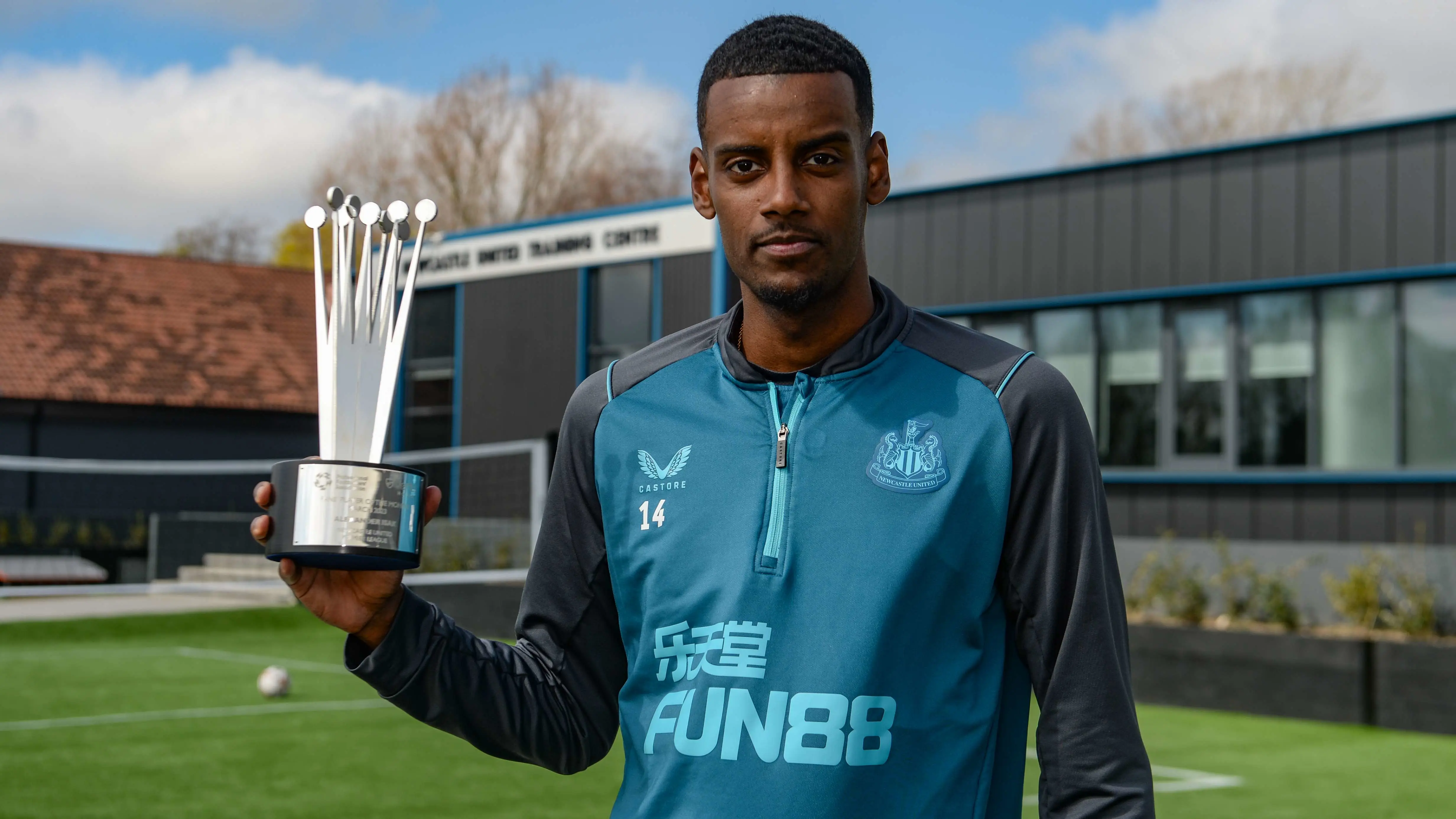 alexander-isak-trophy