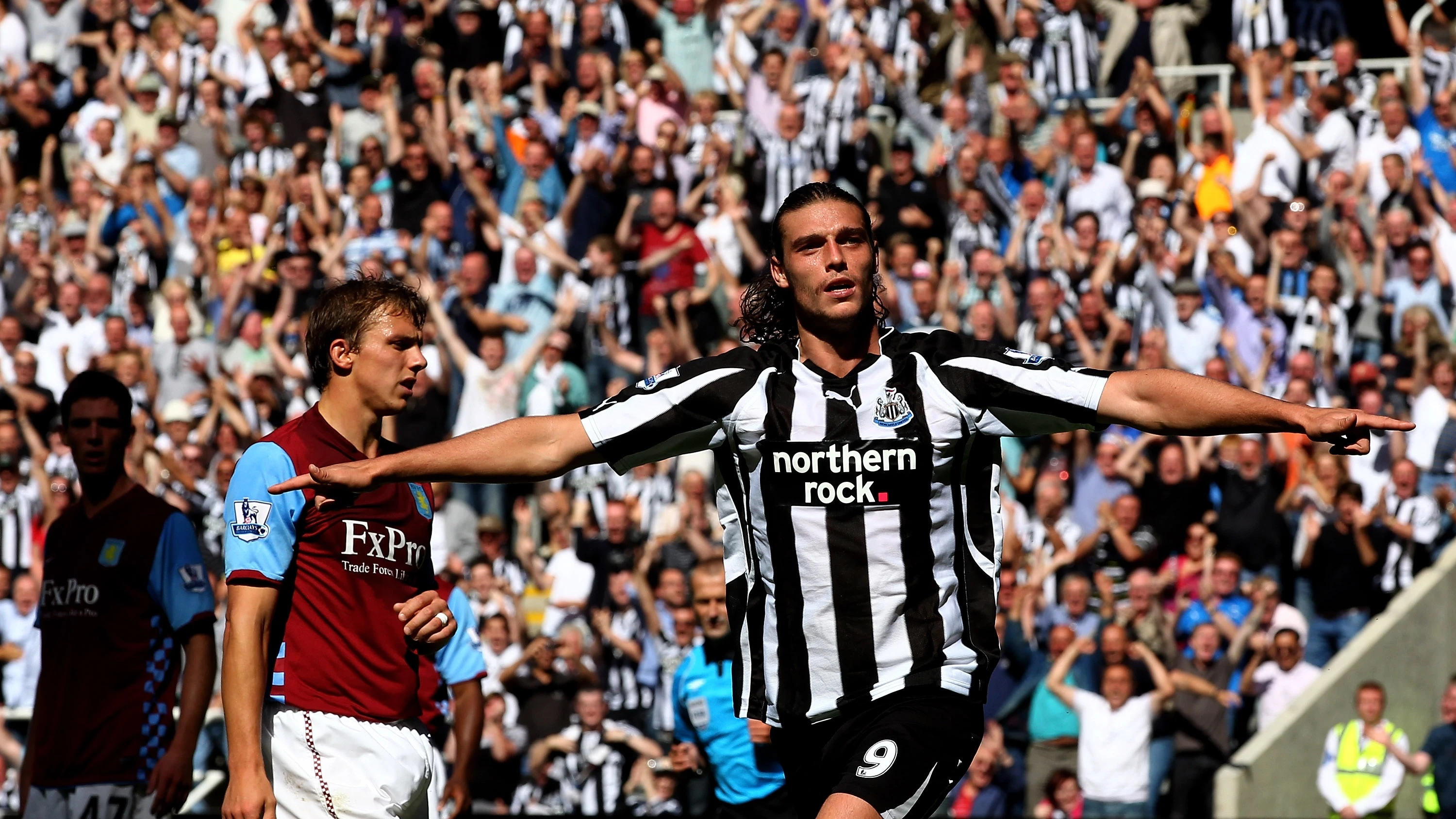 andy-carroll-celebrates-aston-villa