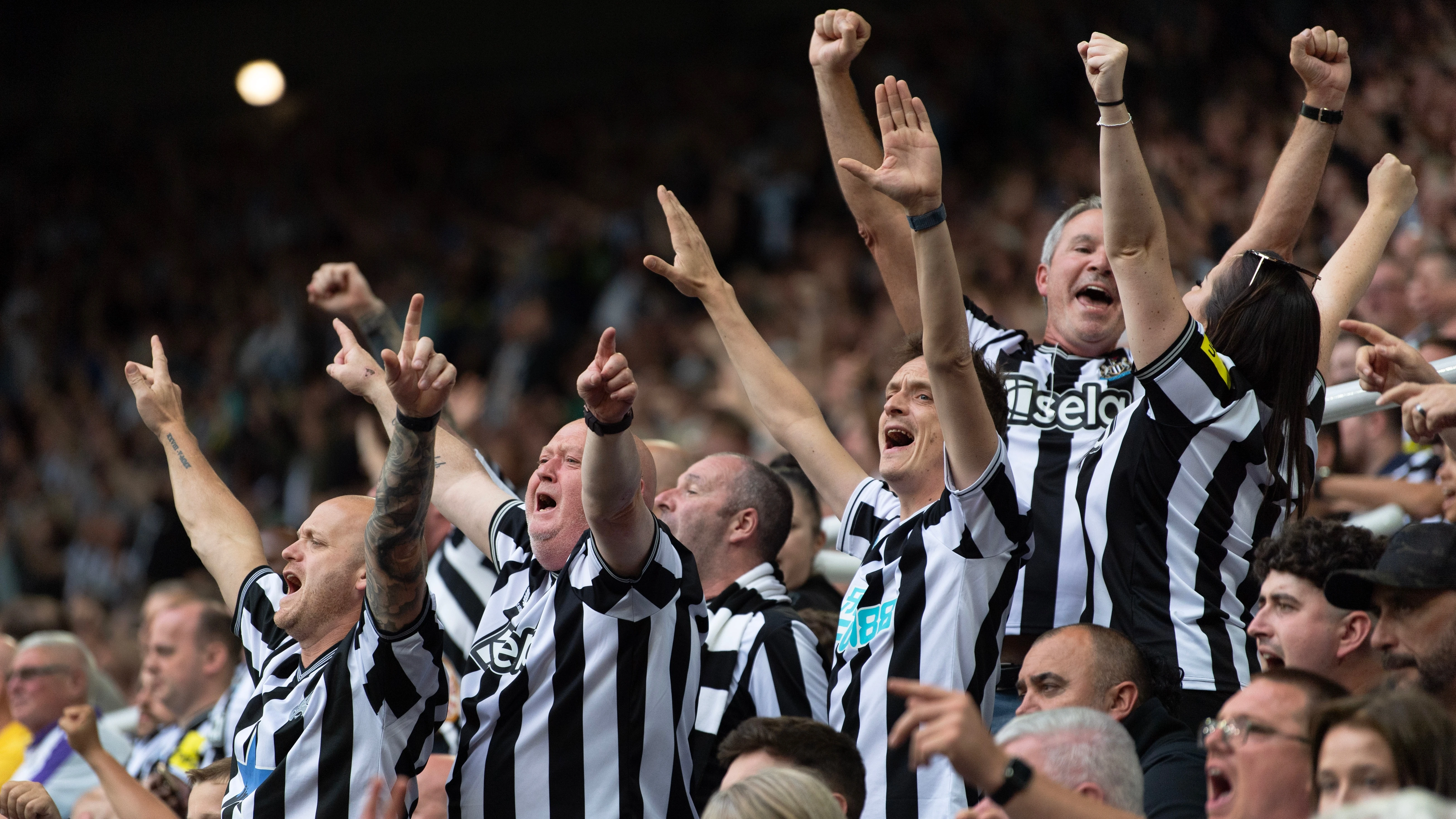 newcastle-fans-aston-villa