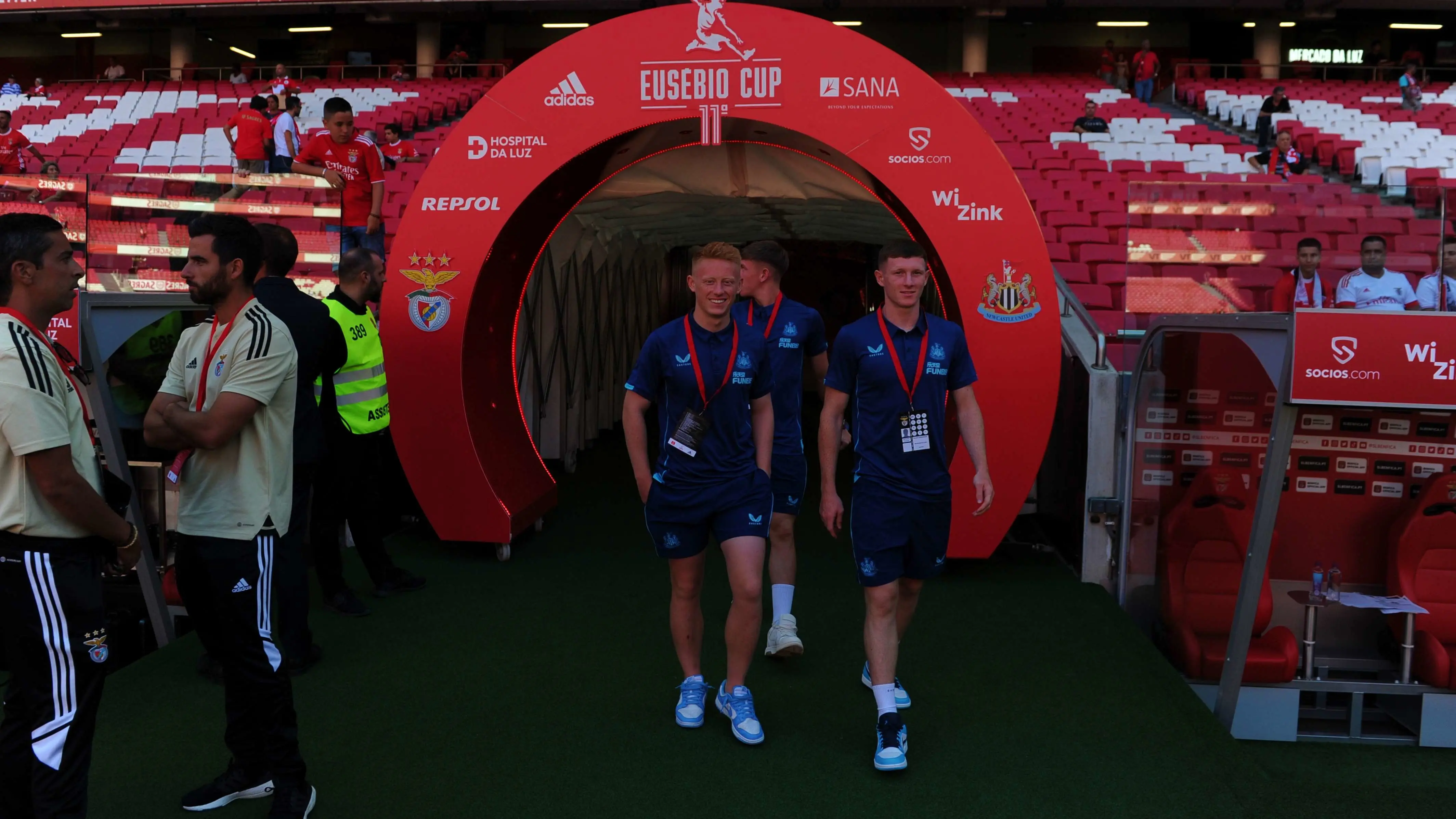 elliot-anderson-arrives-benfica