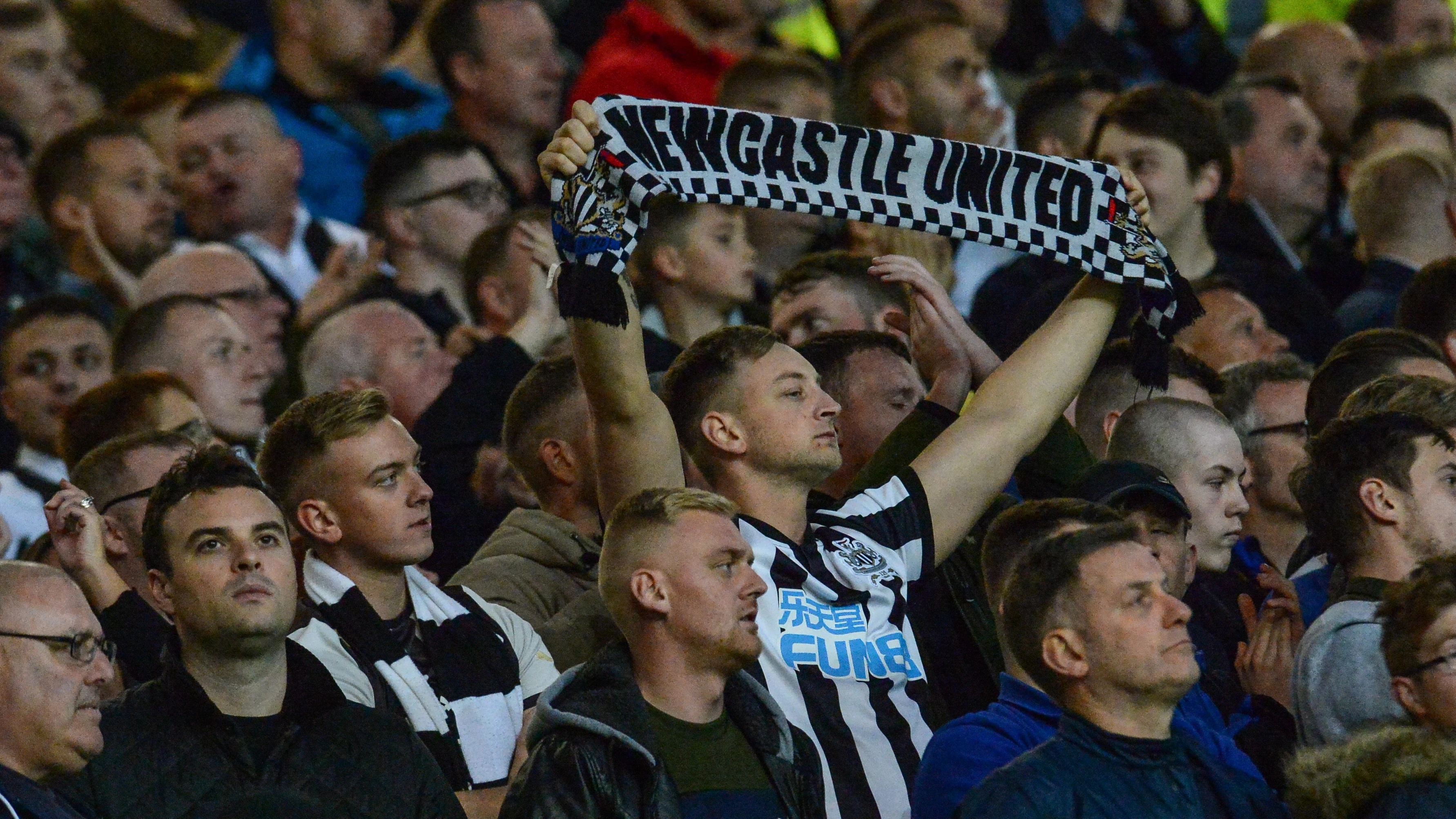 20181009-fans-at-old-trafford