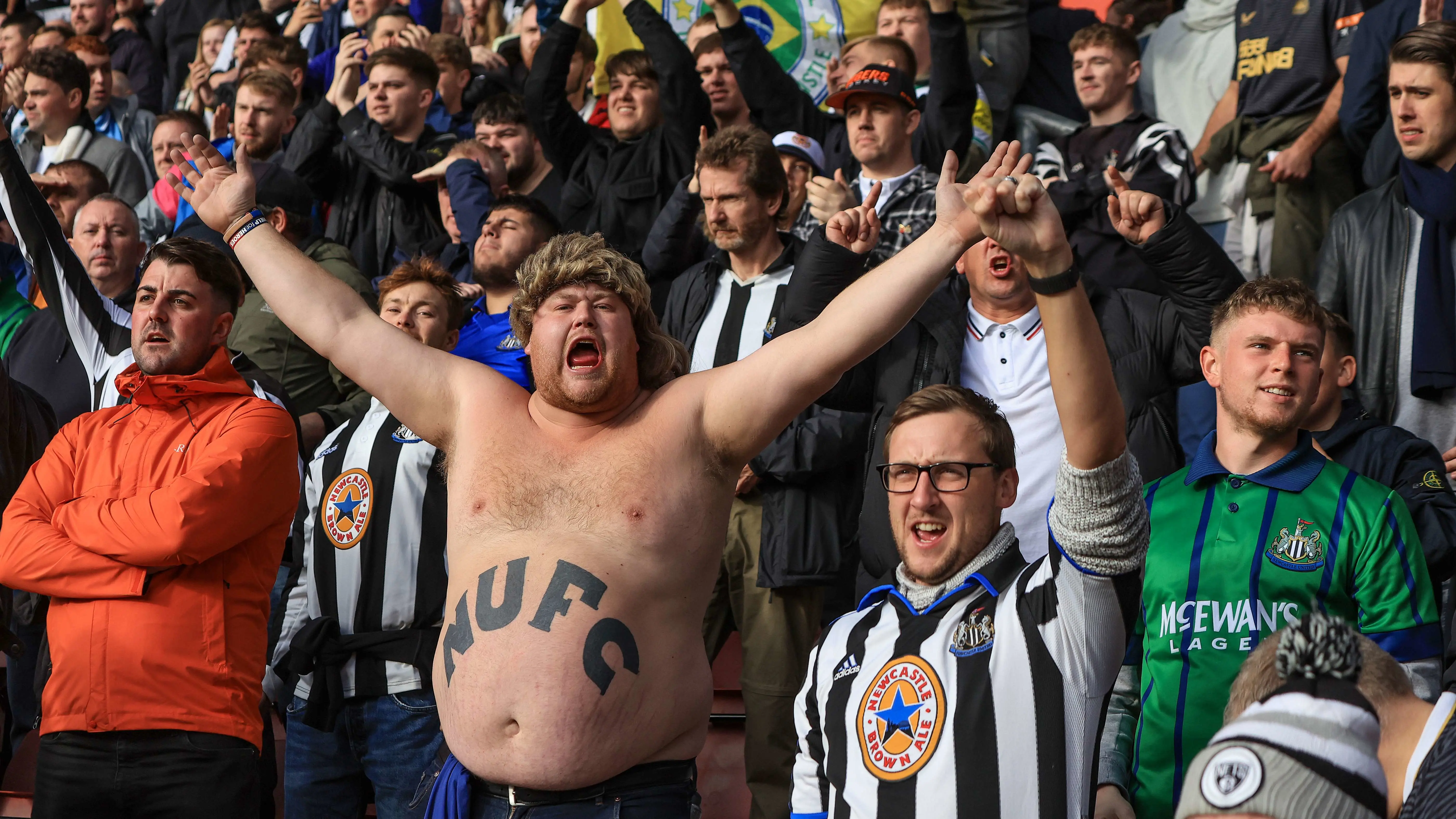 topless-fan-southampton