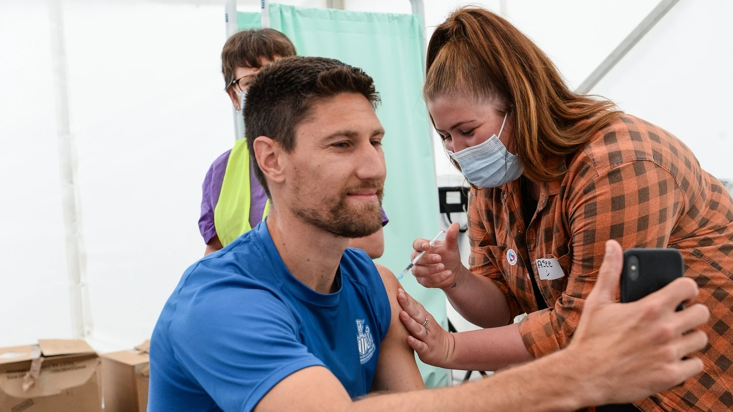 20210721-federico-ferna-ndez-receives-a-covid-19-vaccine