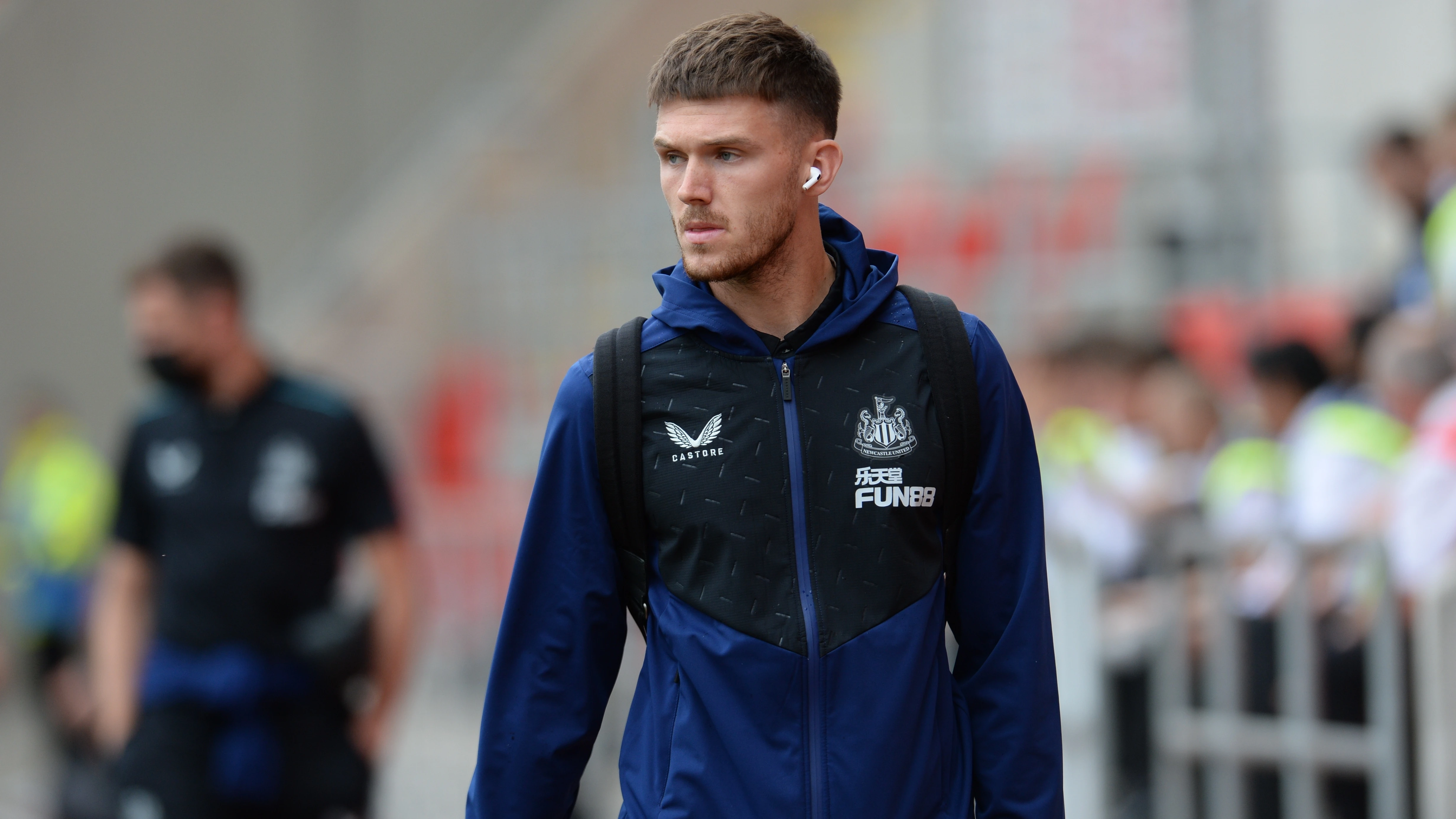 freddie-woodman-arrives-rotherham