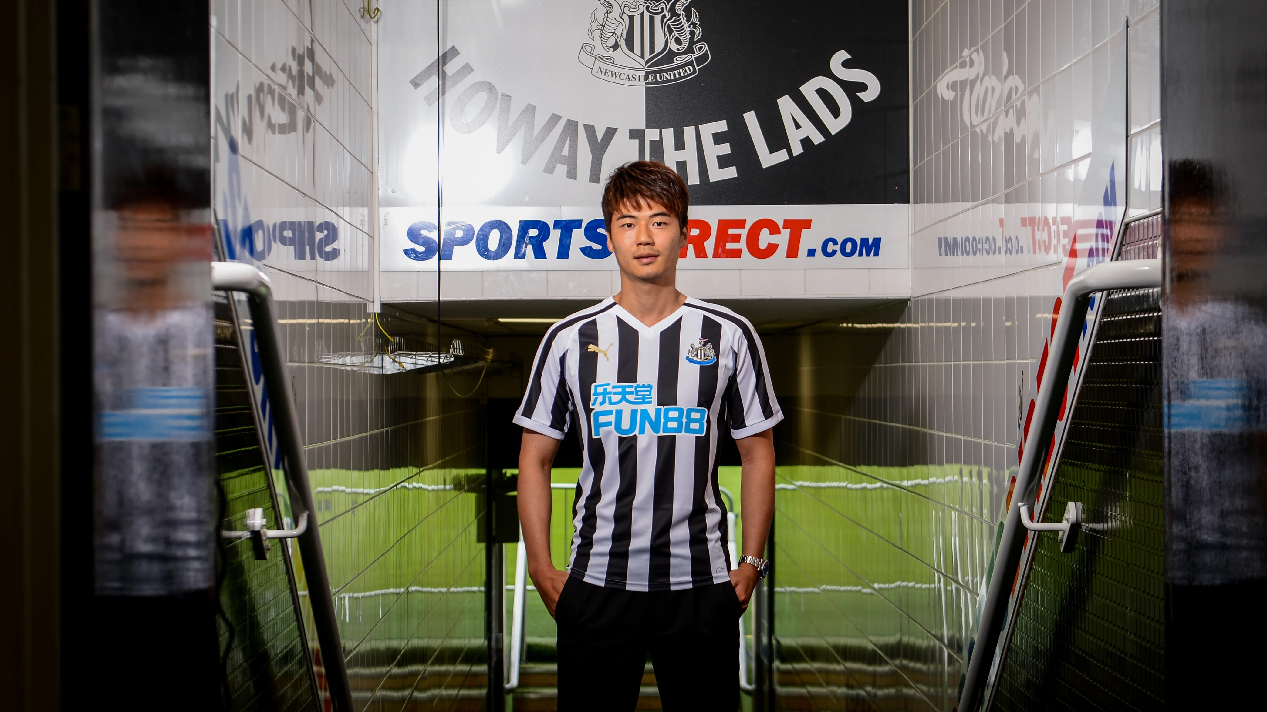 20180629-ki-sung-yeung-signs