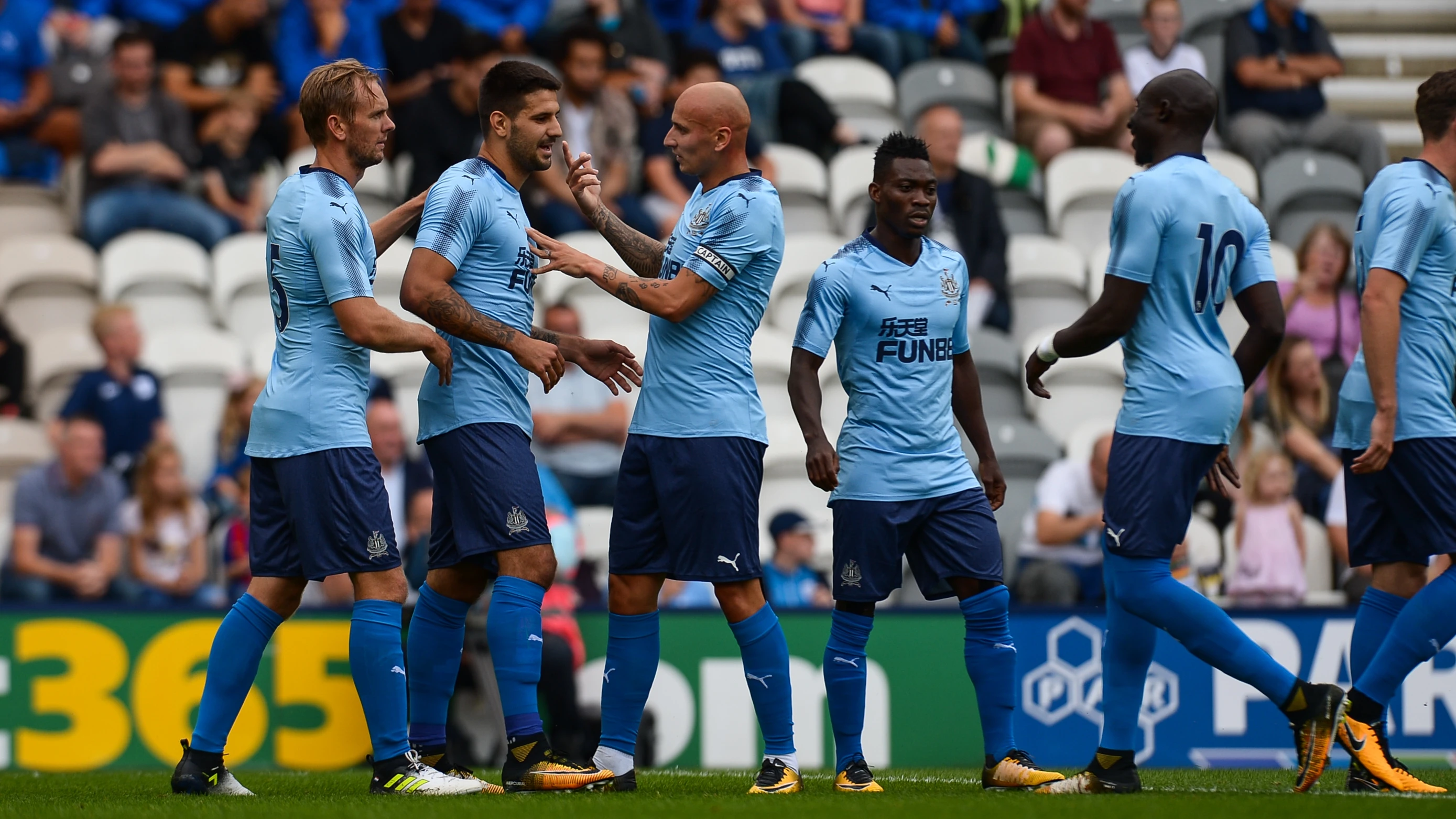 aleksandar-mitrovic-preston-celebration