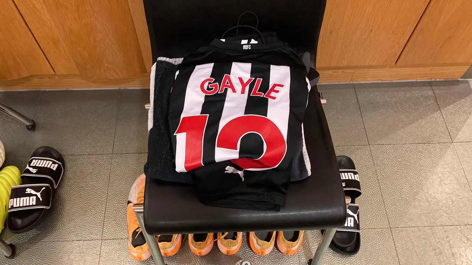 dwight-gayle-shirt