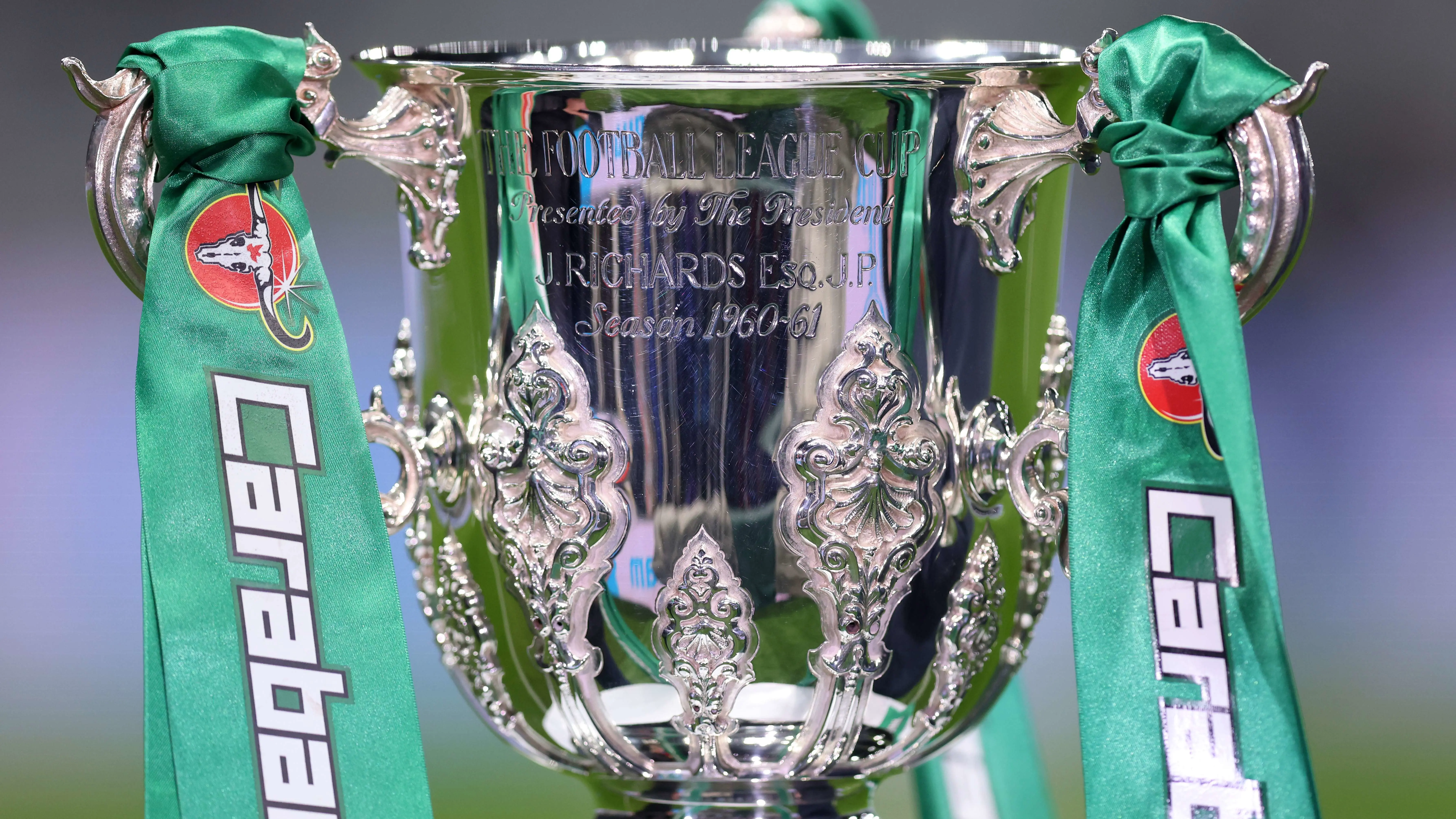 carabao-cup-trophy-leicester