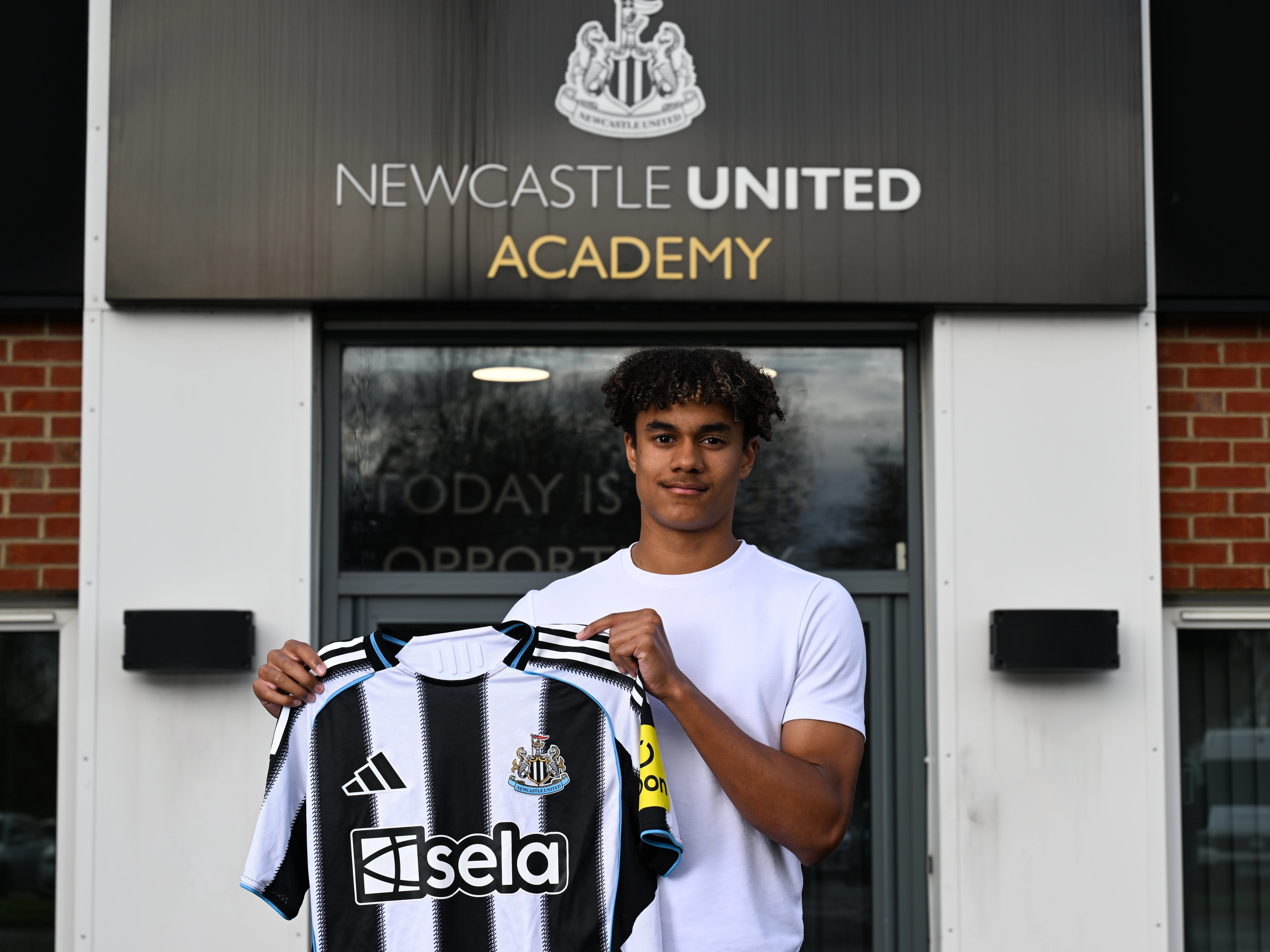 Sammy Pinnington first pro contract