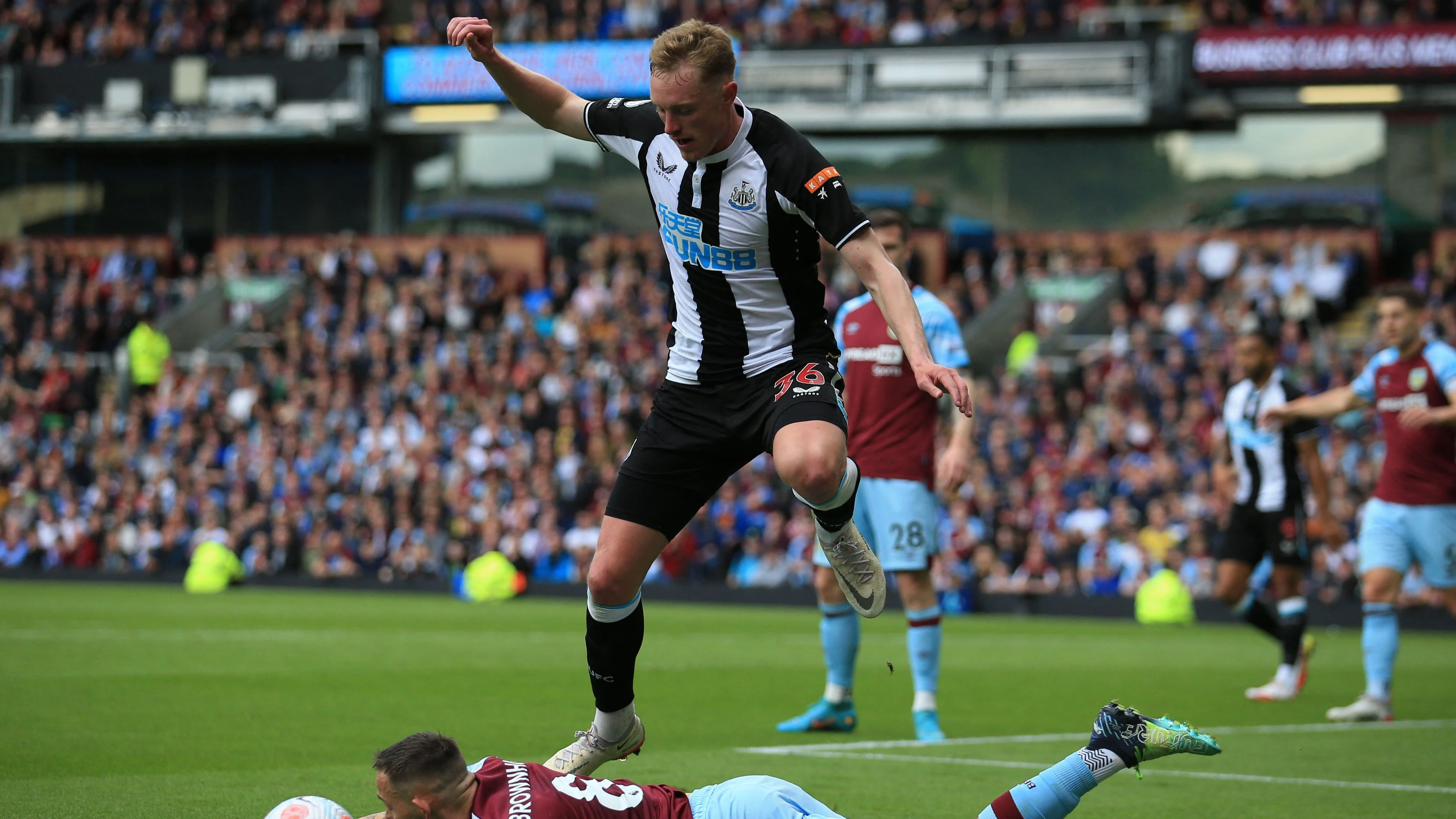 sean-longstaff-burnley-away