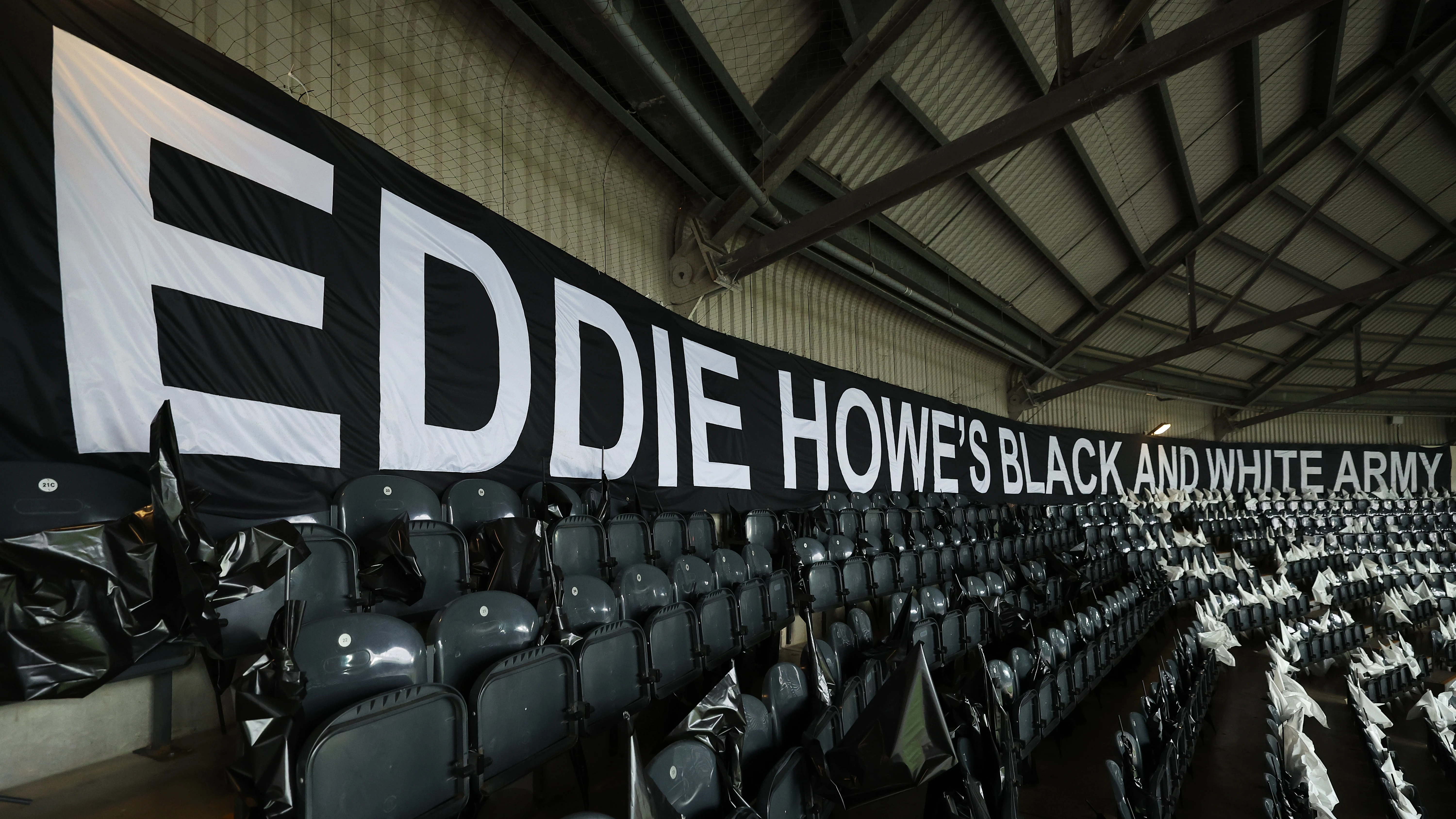 eddie-howes-black-and-white-army-banner