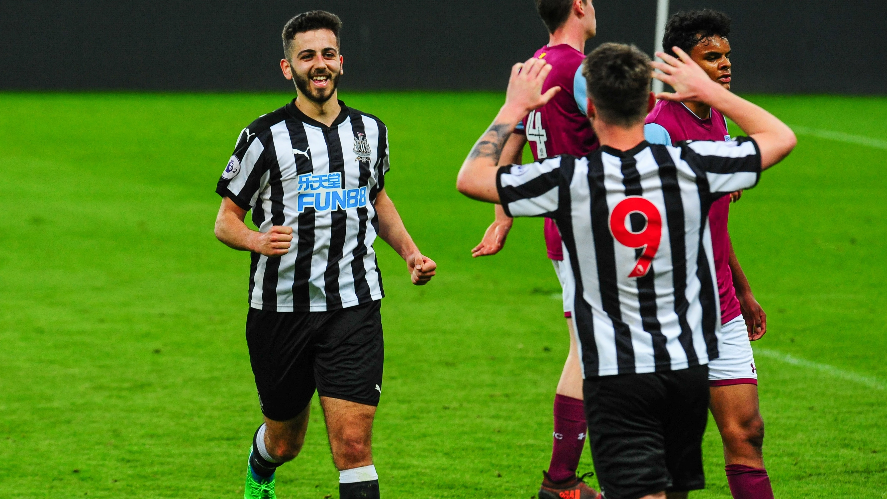 jack-hunter-celebrates-aston-villa