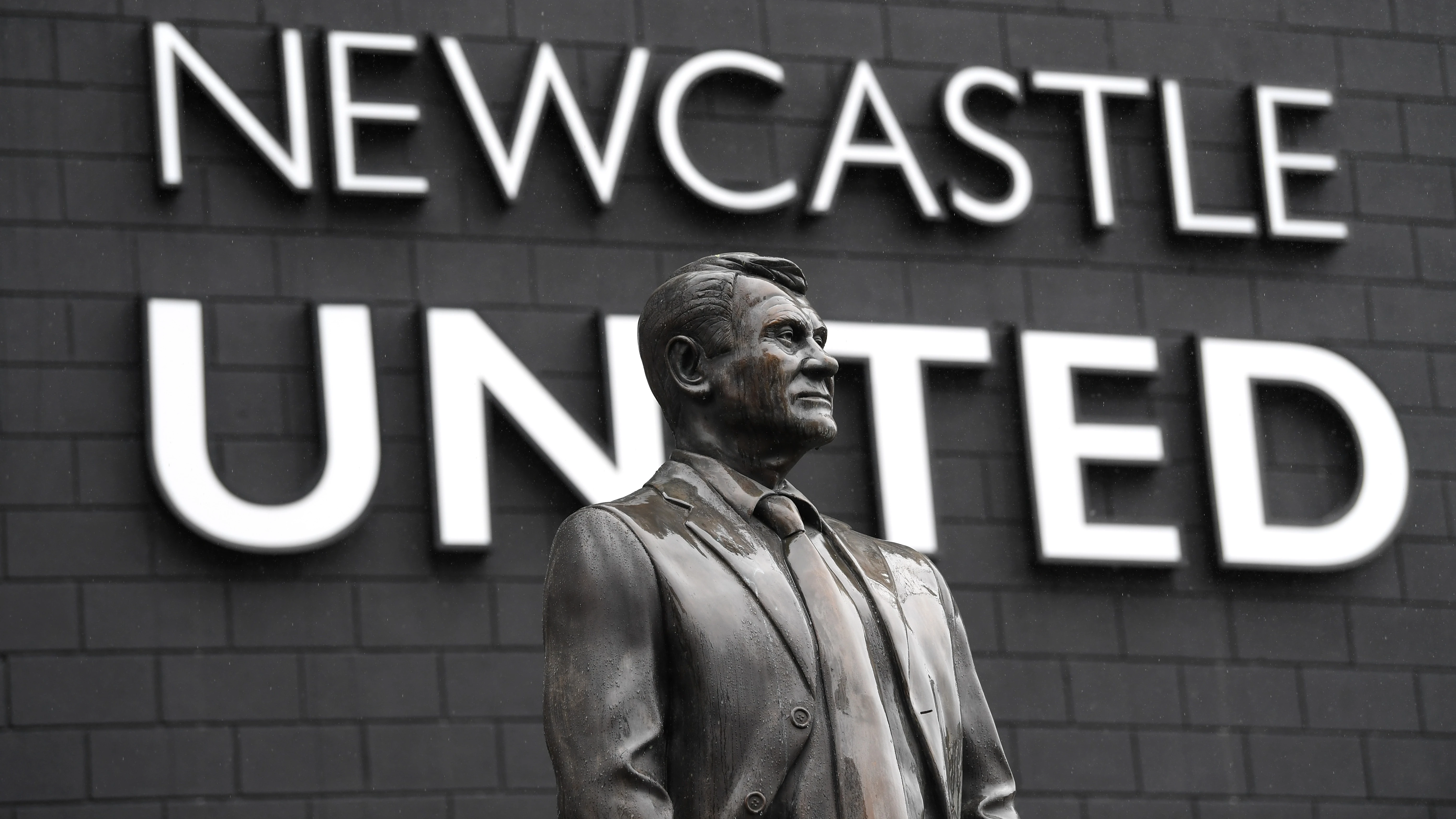 sir-bobby-robson-statue