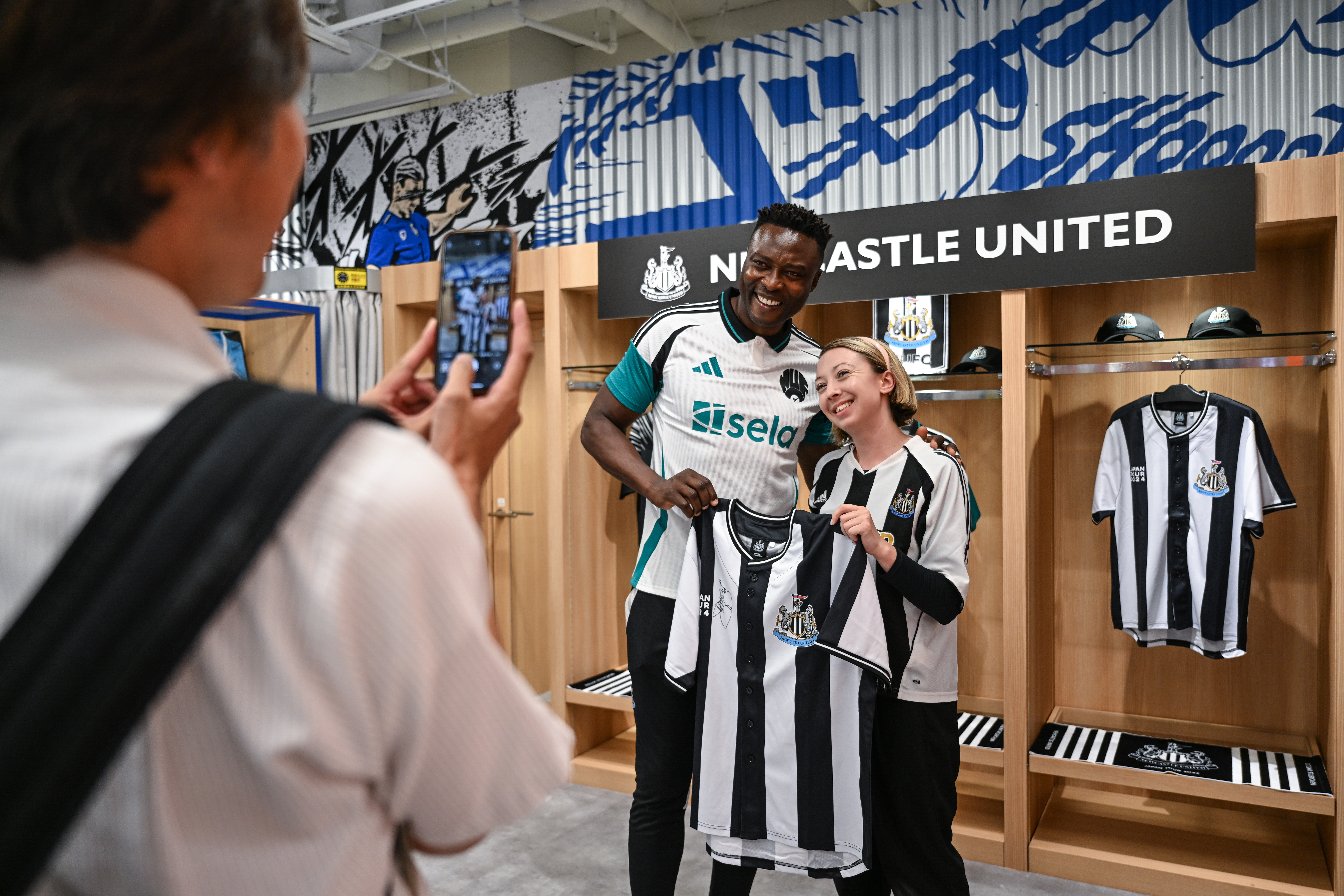 In pictures: Fans snap up new third kit in Tokyo | NUFC