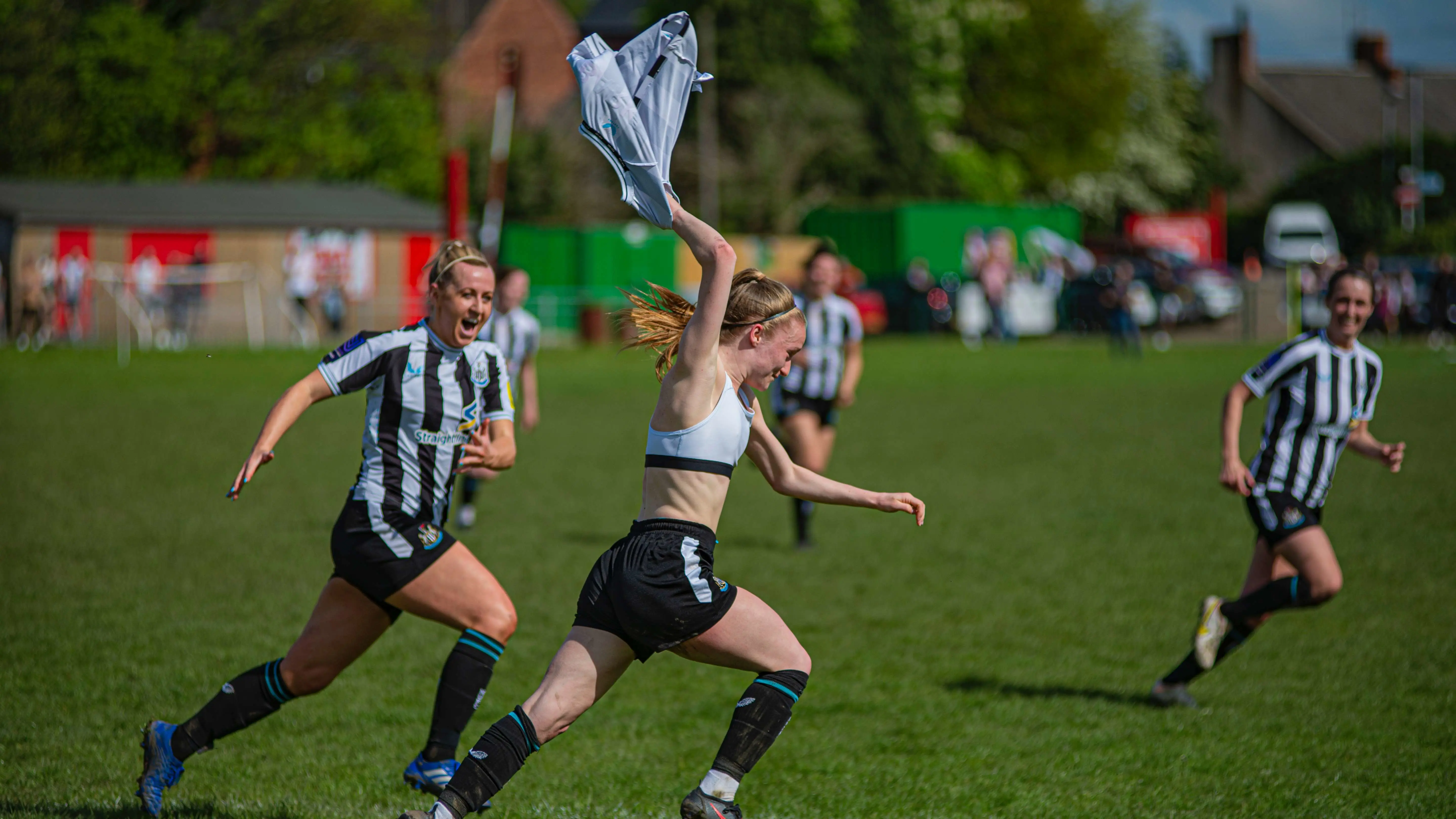 katie-barker-celebrates-barnsley