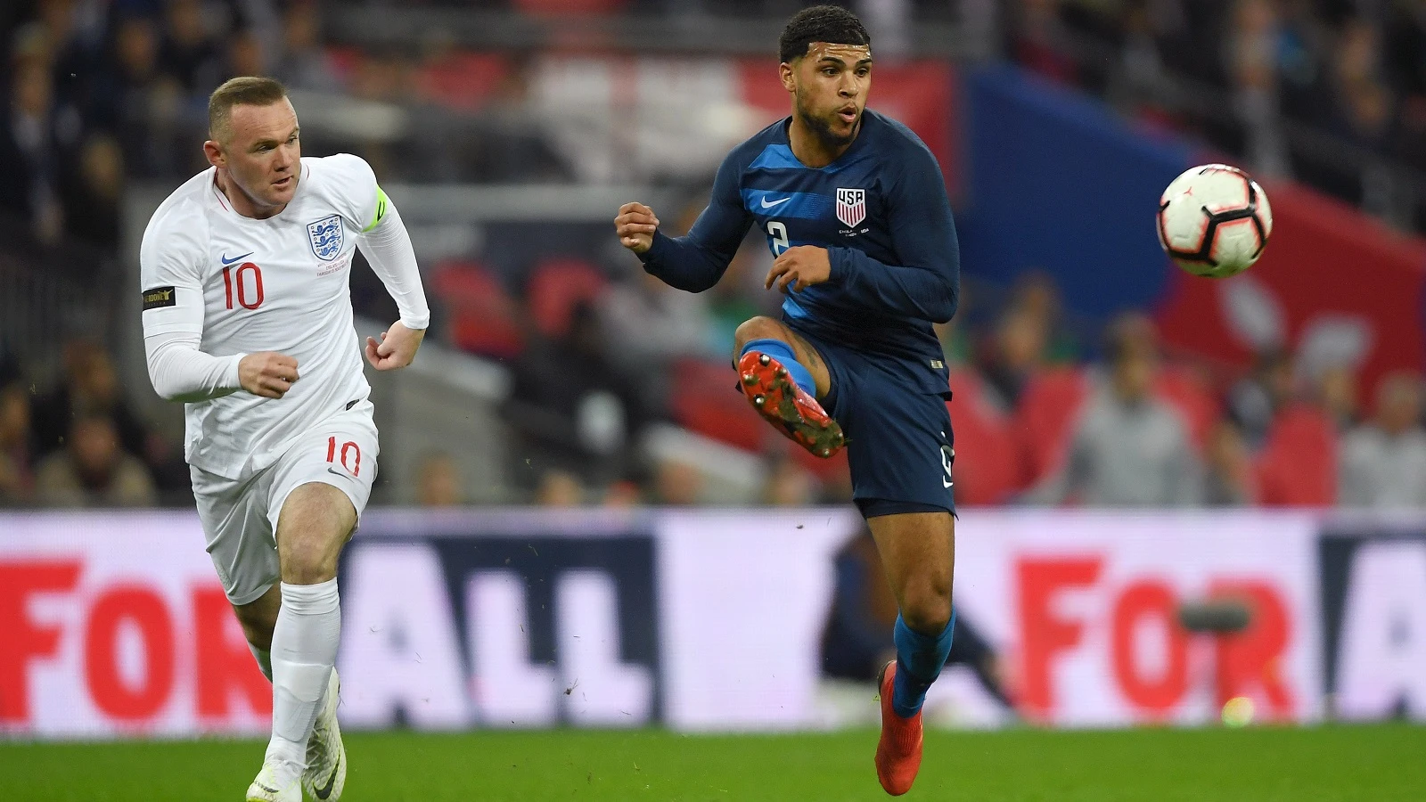 20181116-deandre-yedlin-wayne-rooney-usa