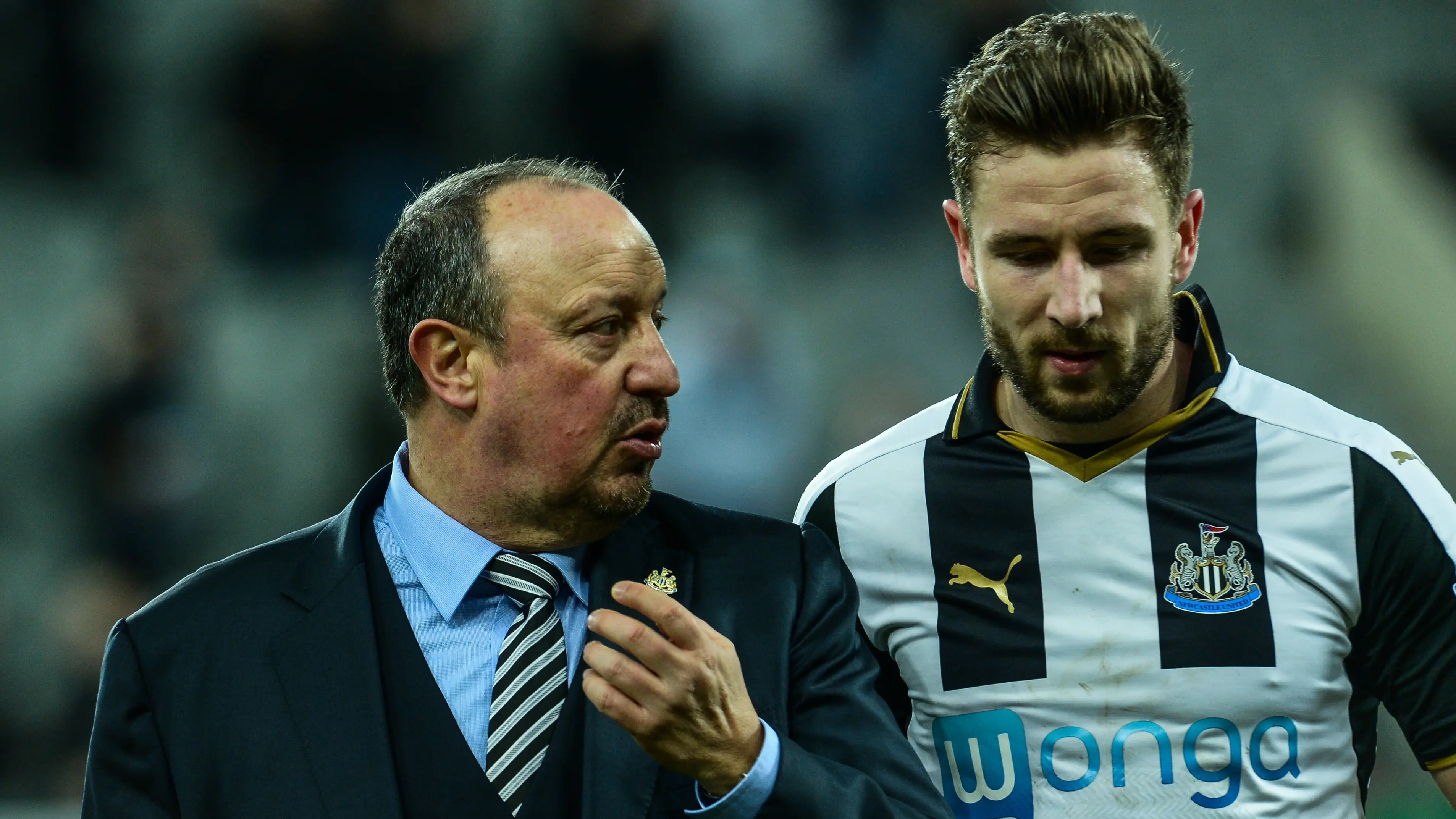 rafa-benitez-paul-dummett-talk