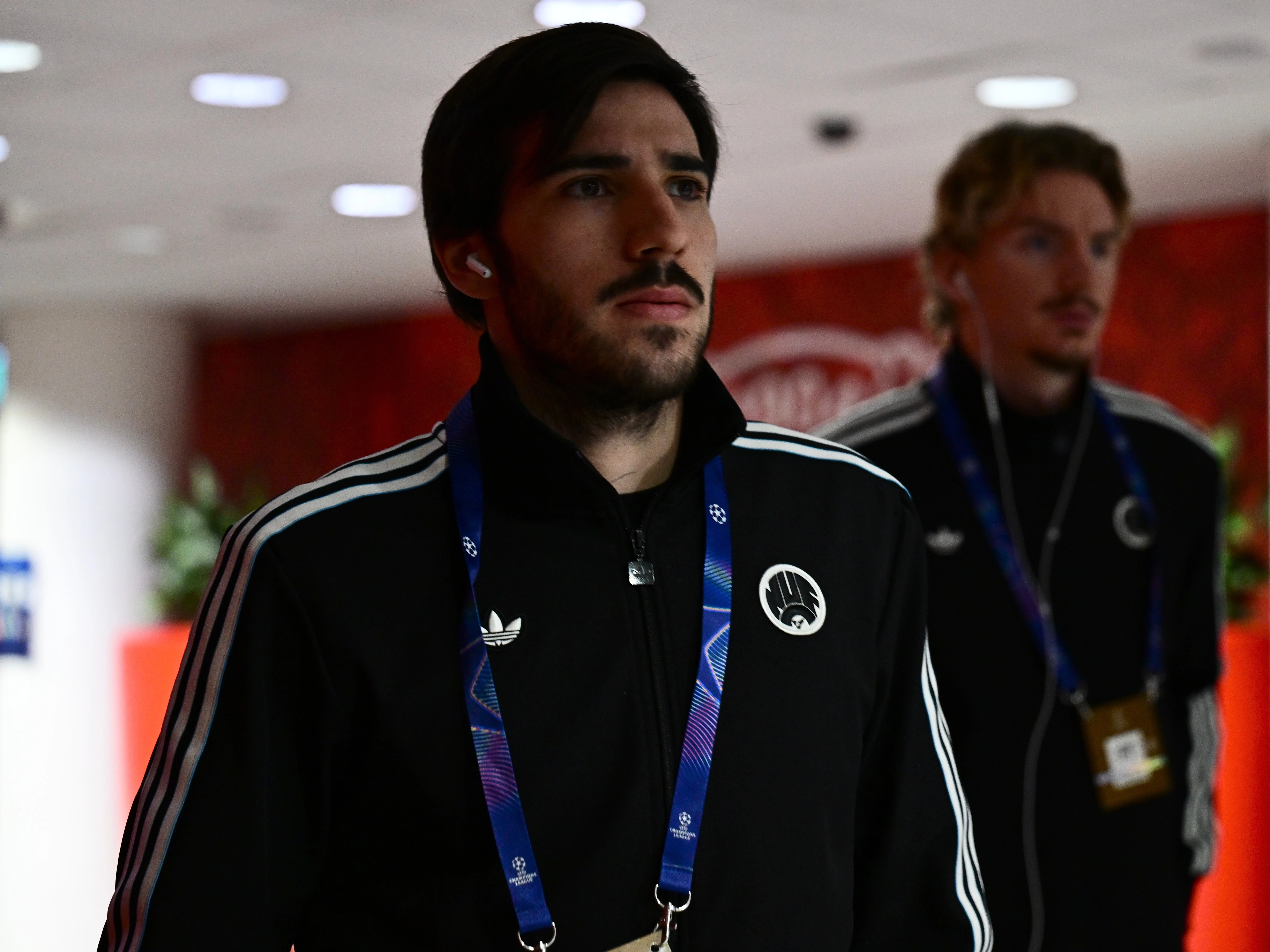 Team news vs Bayer Leverkusen image