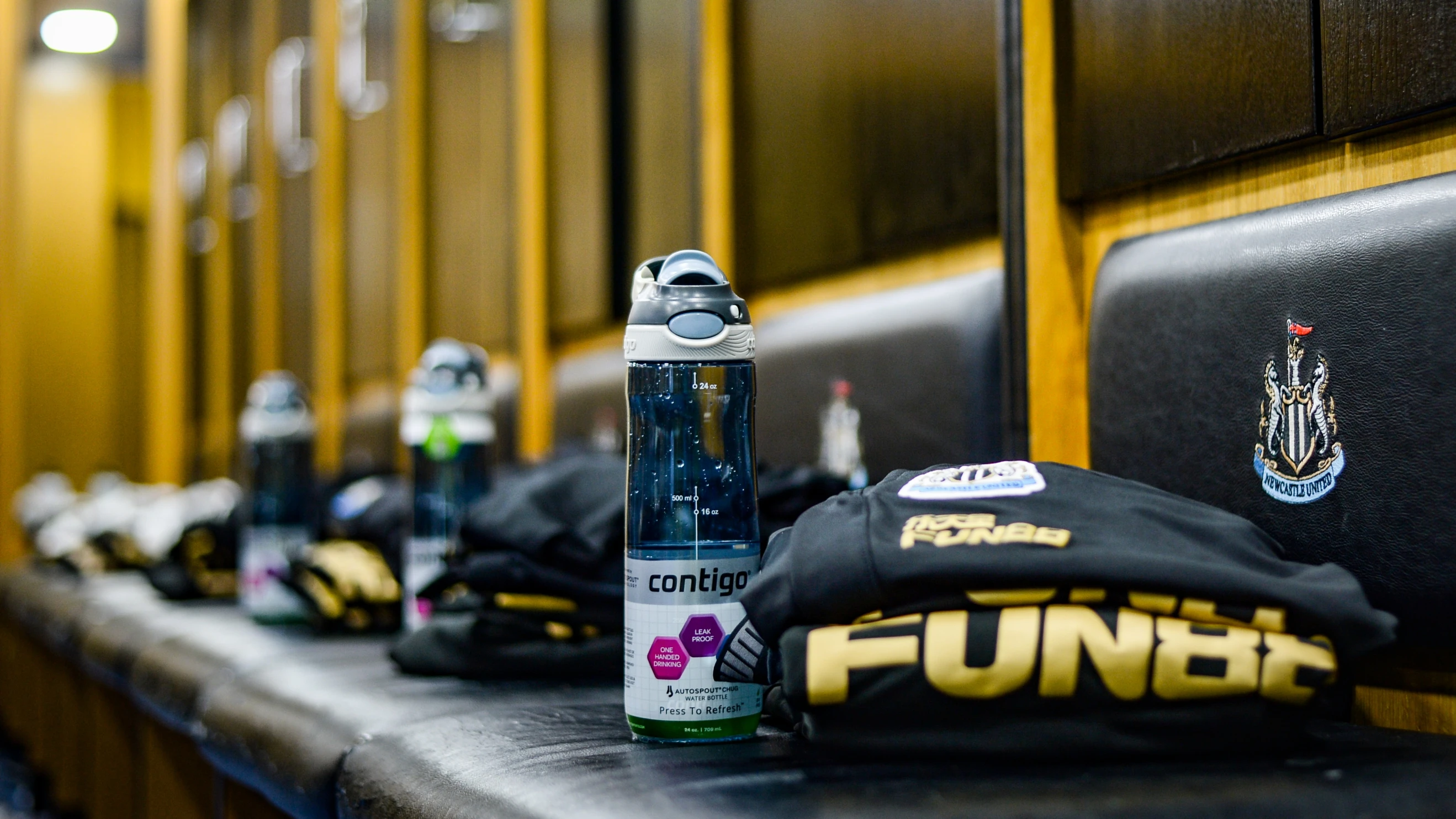 20190326-nufc-dressing-room-water-bottle