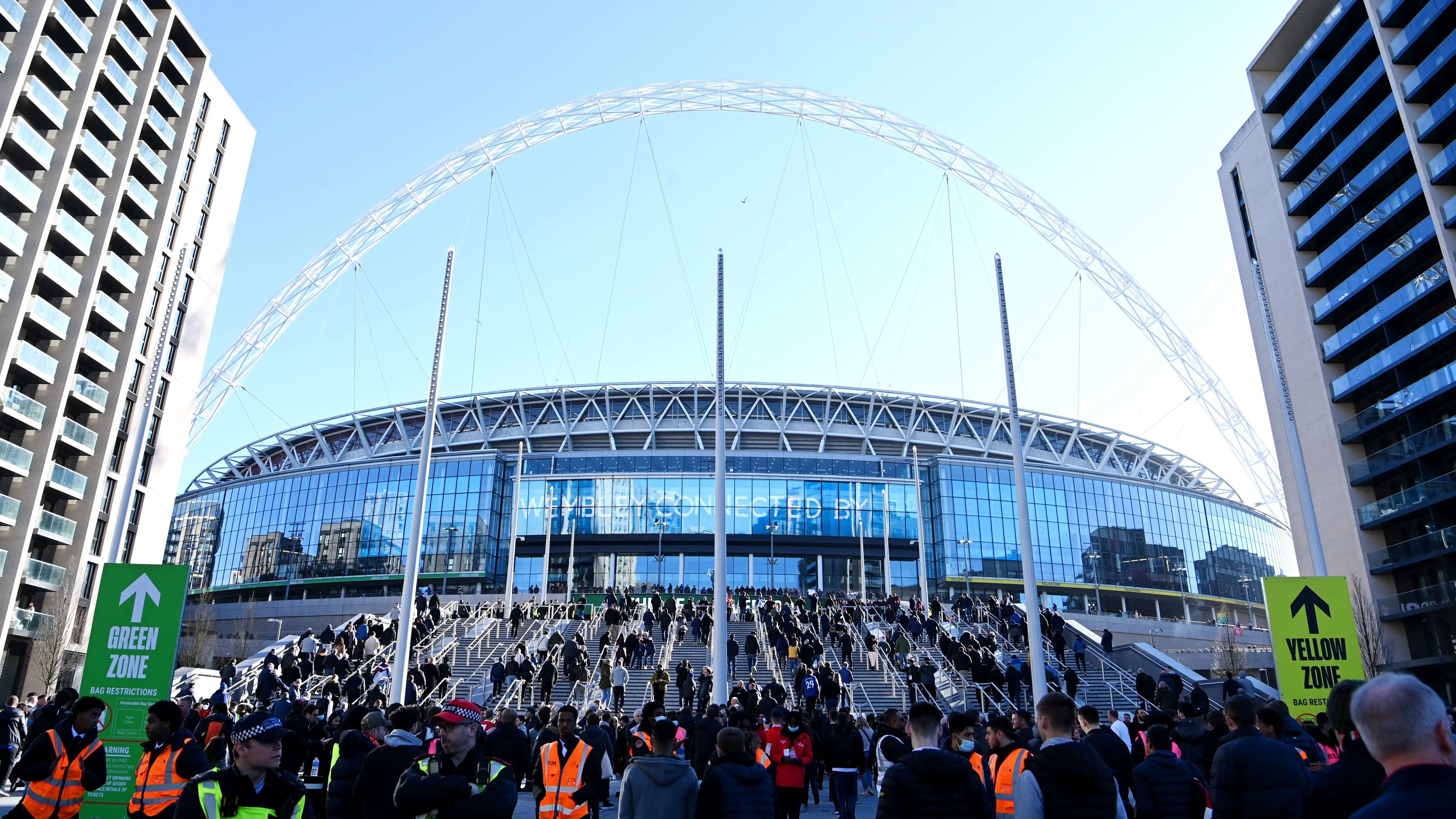 wembley-stadium-fans