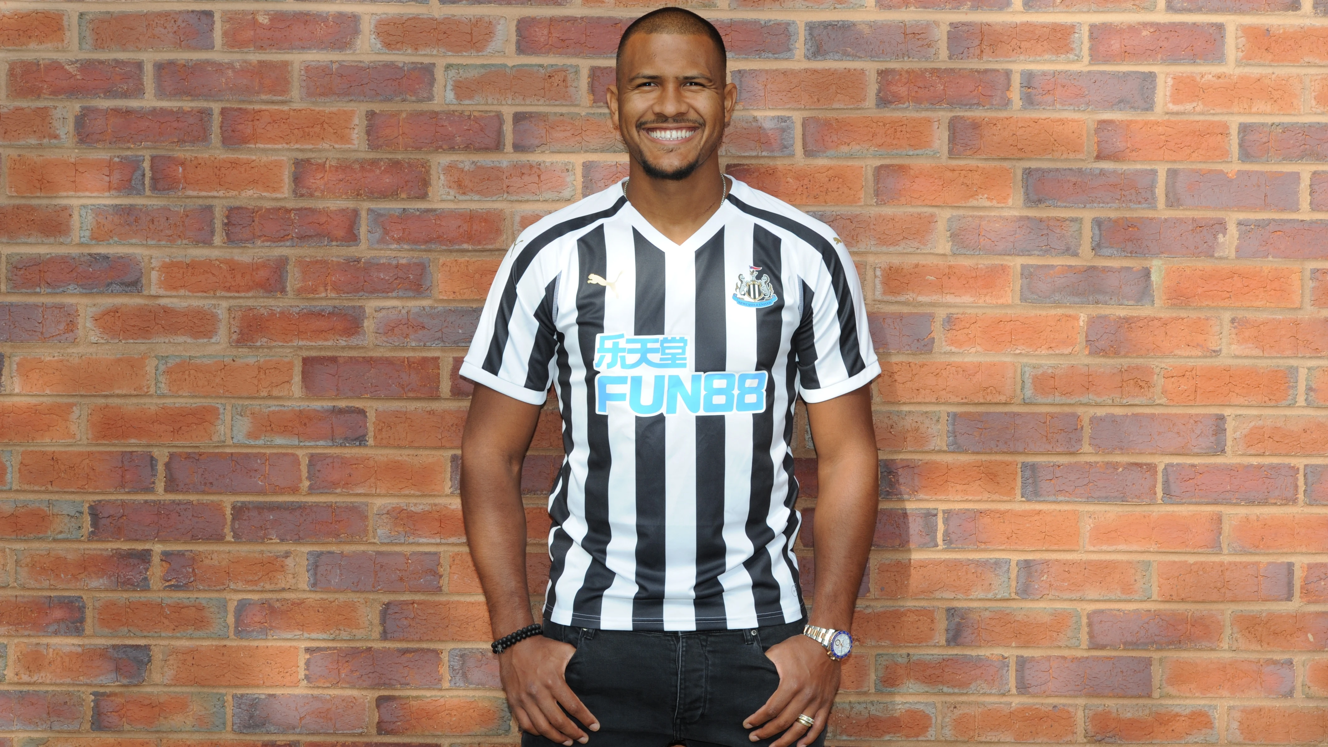 salomon-rondon-wall