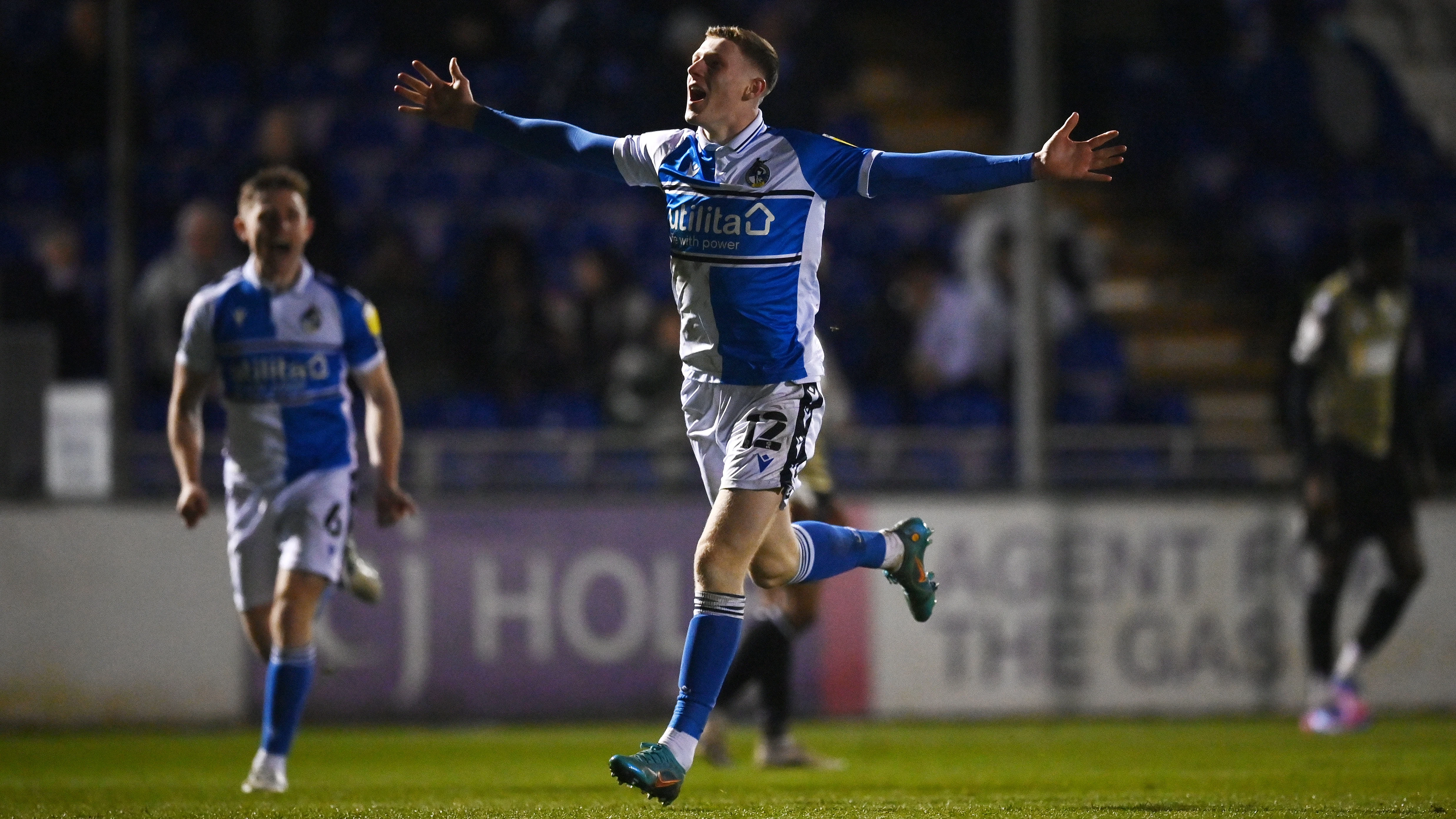 elliot-anderson-celebrates-goal-bristol-rovers