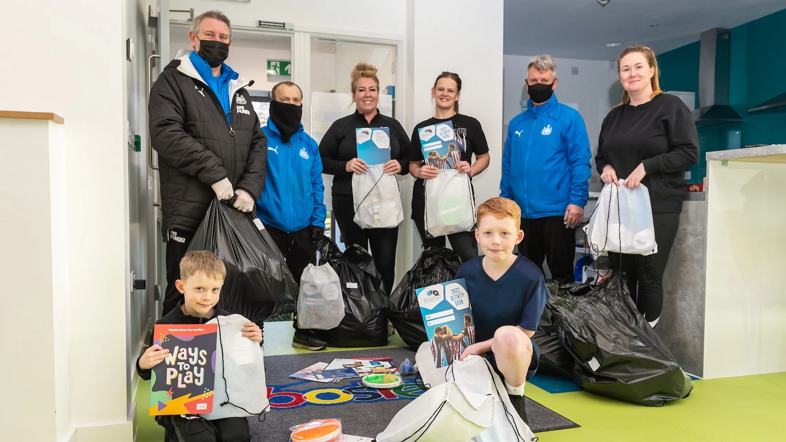 newcastle-united-foundation-staff-are-volunteering-their-time-to-distribute-more-than-10-000-activity-packs-through-newcastle-city-council-to-support-newcastle-communities-2-picture-richard-lee