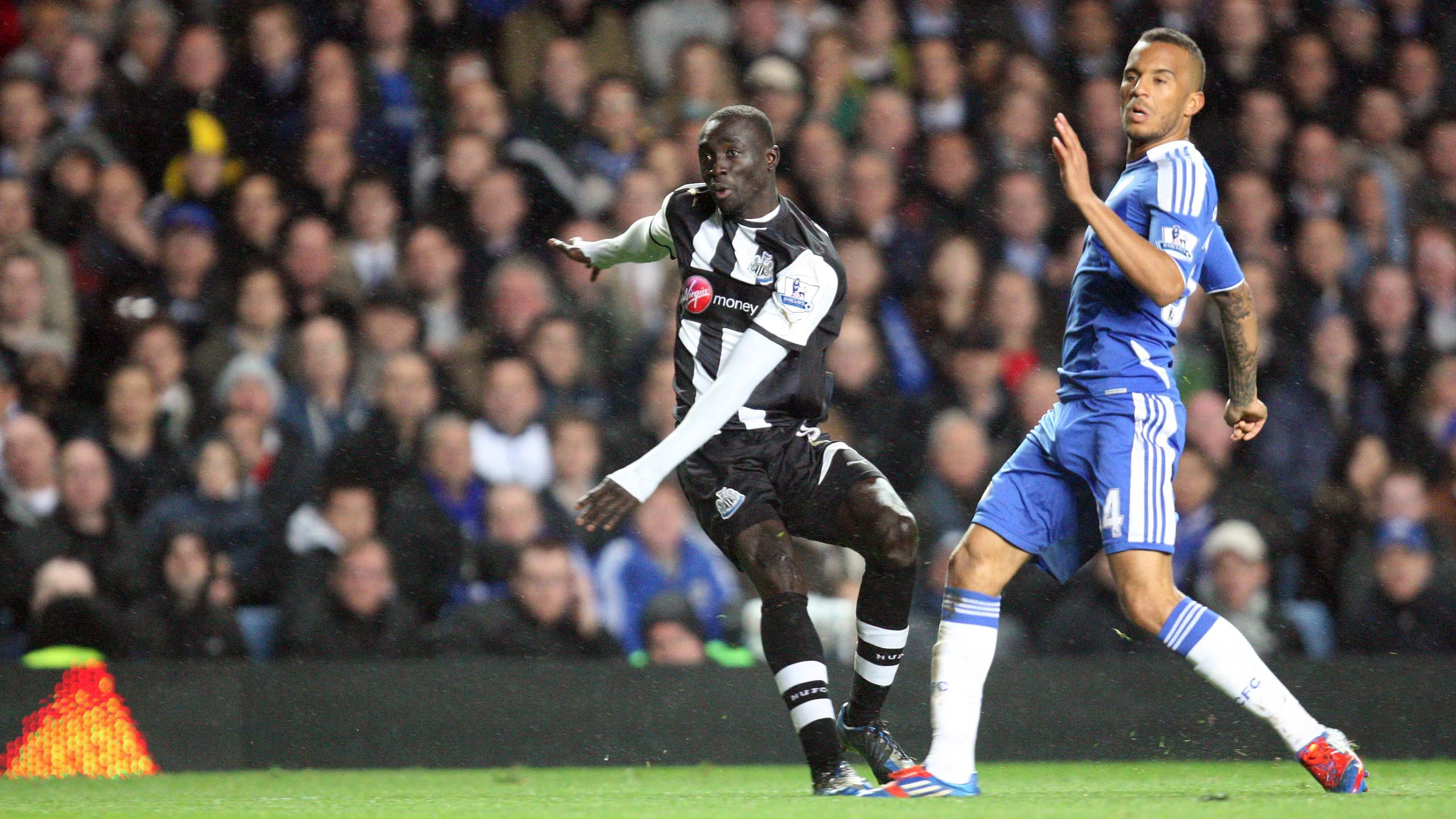 papiss-cisse-chelsea-volley