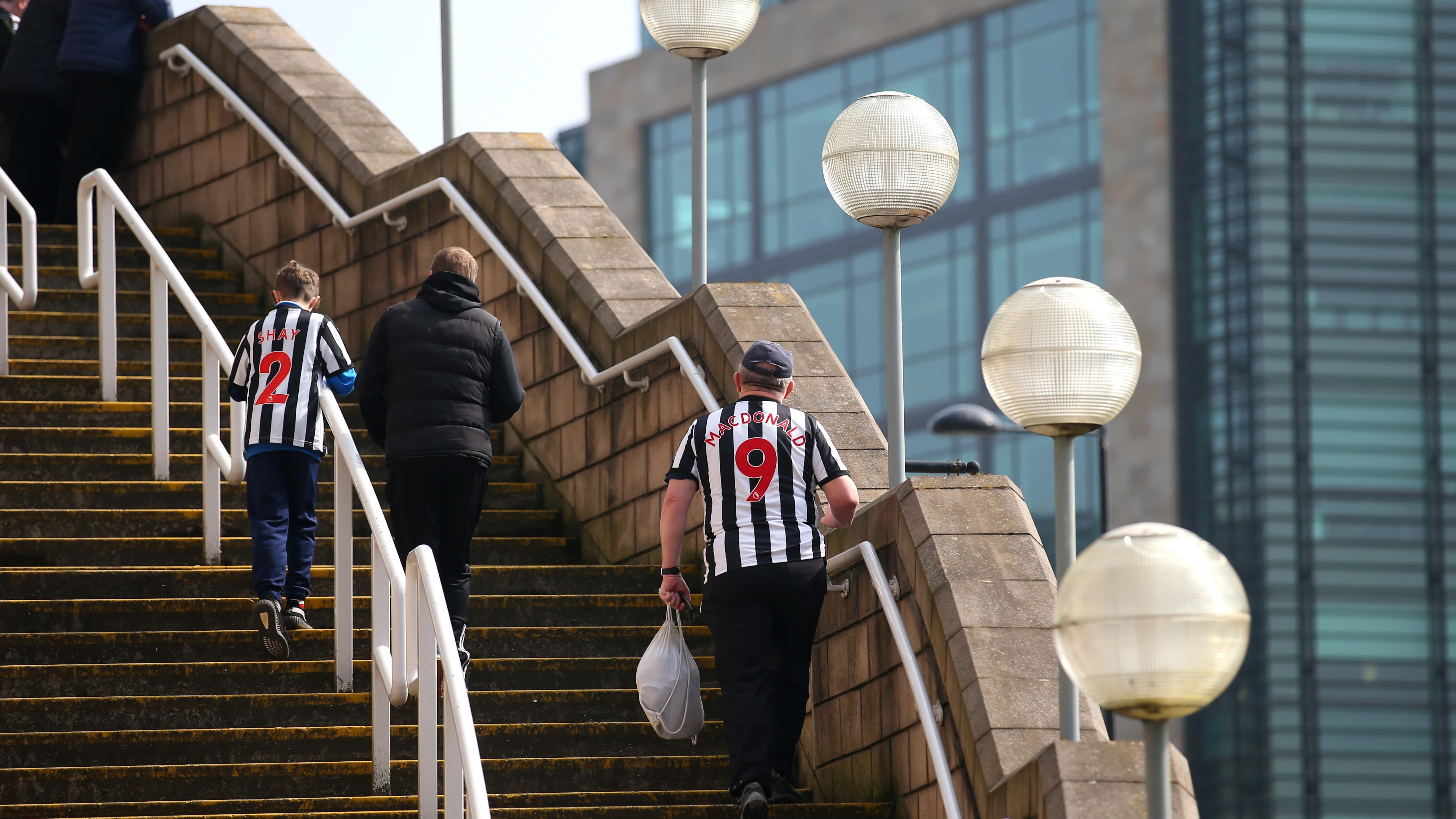 fans-st-james-park-steps