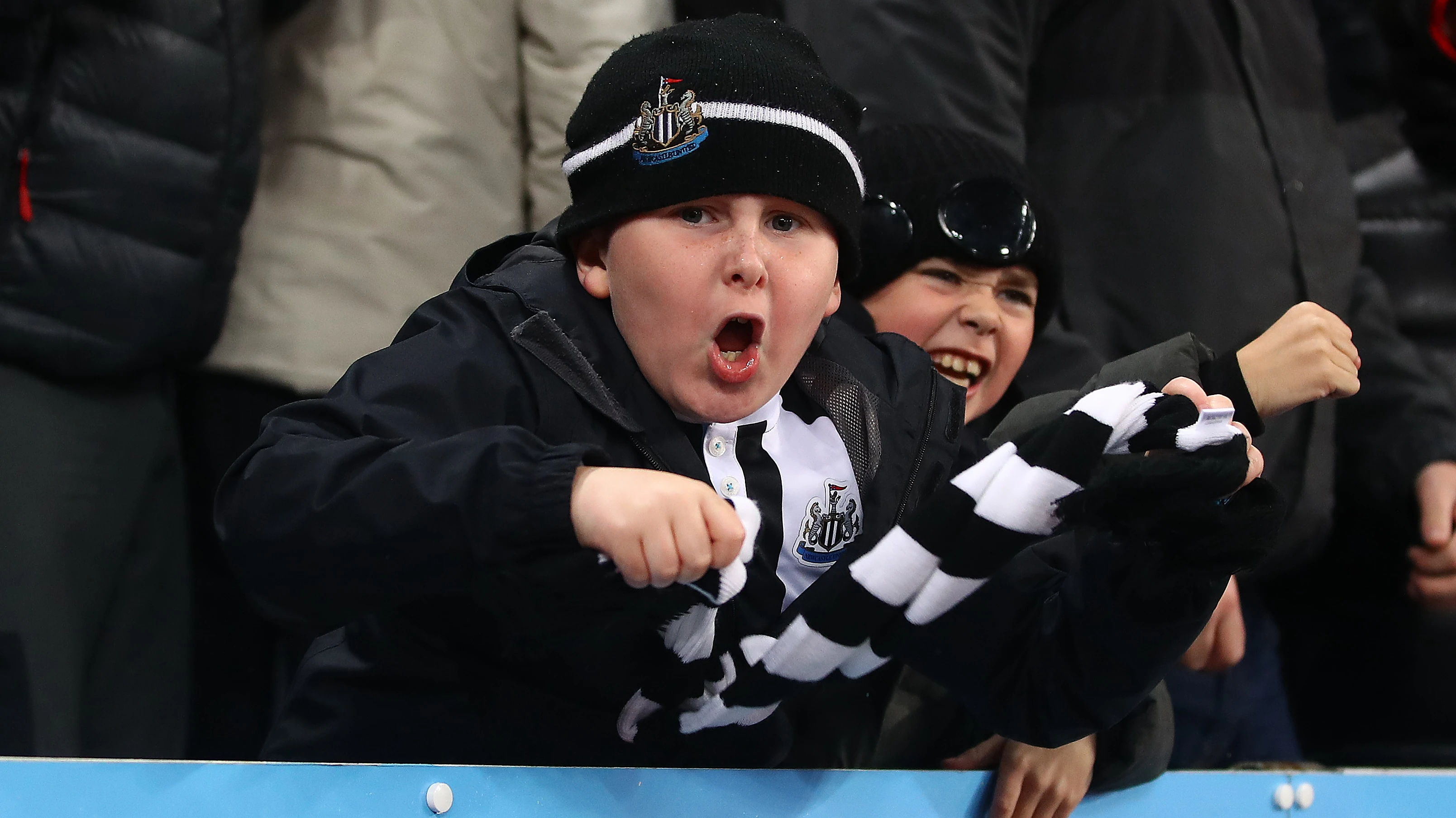 young-fans-cheering